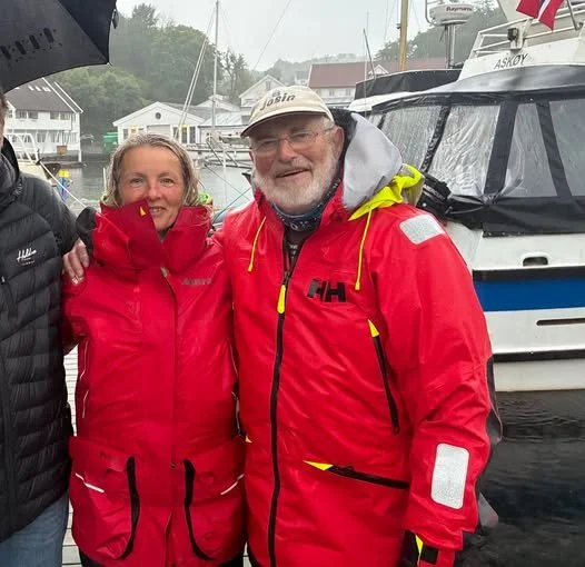 Tone satt seil nordover