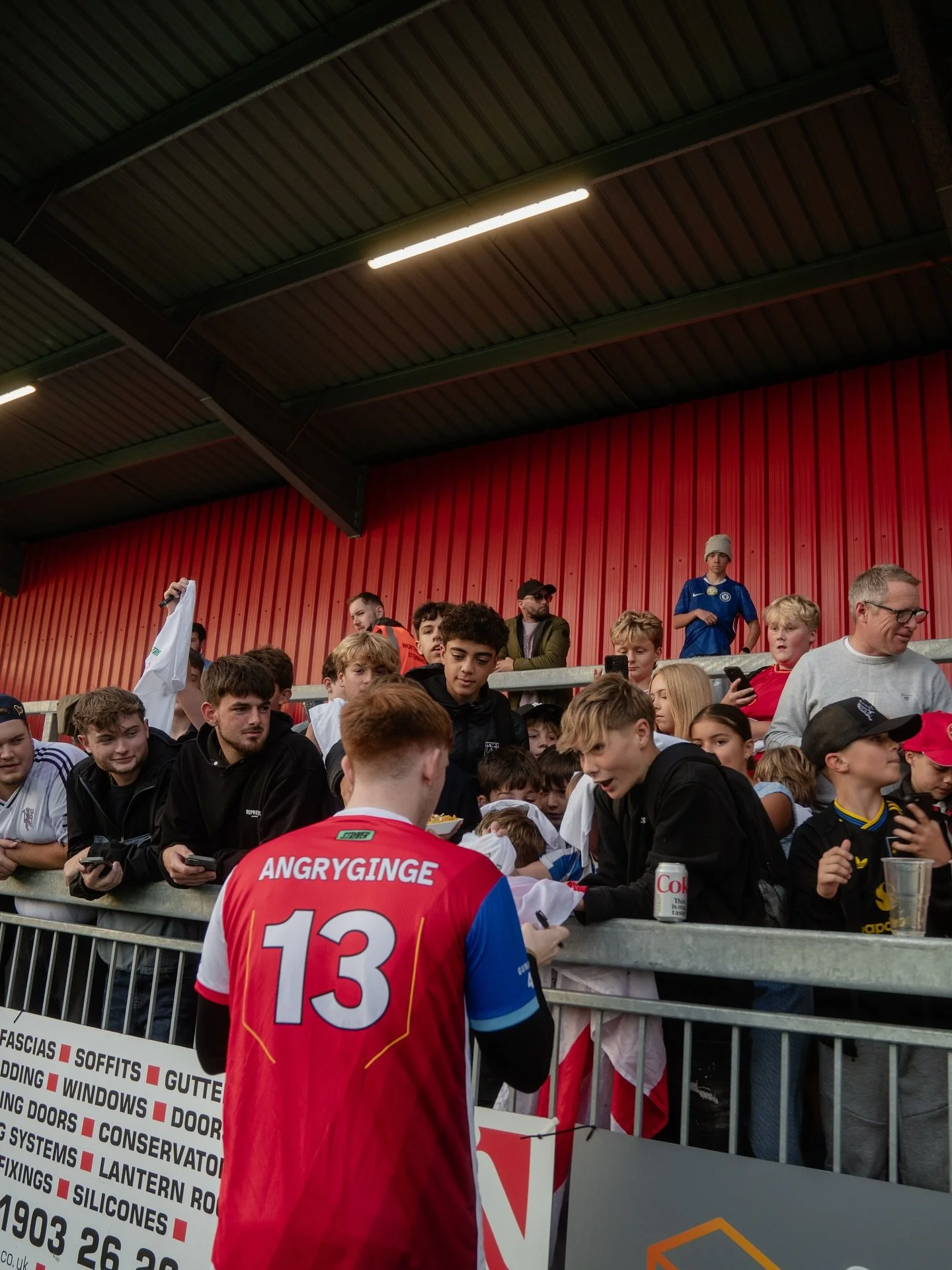 Sunday night lights @worthingfc with @strivermadeforfans sponsored by @scl_college 

Wow 🤩