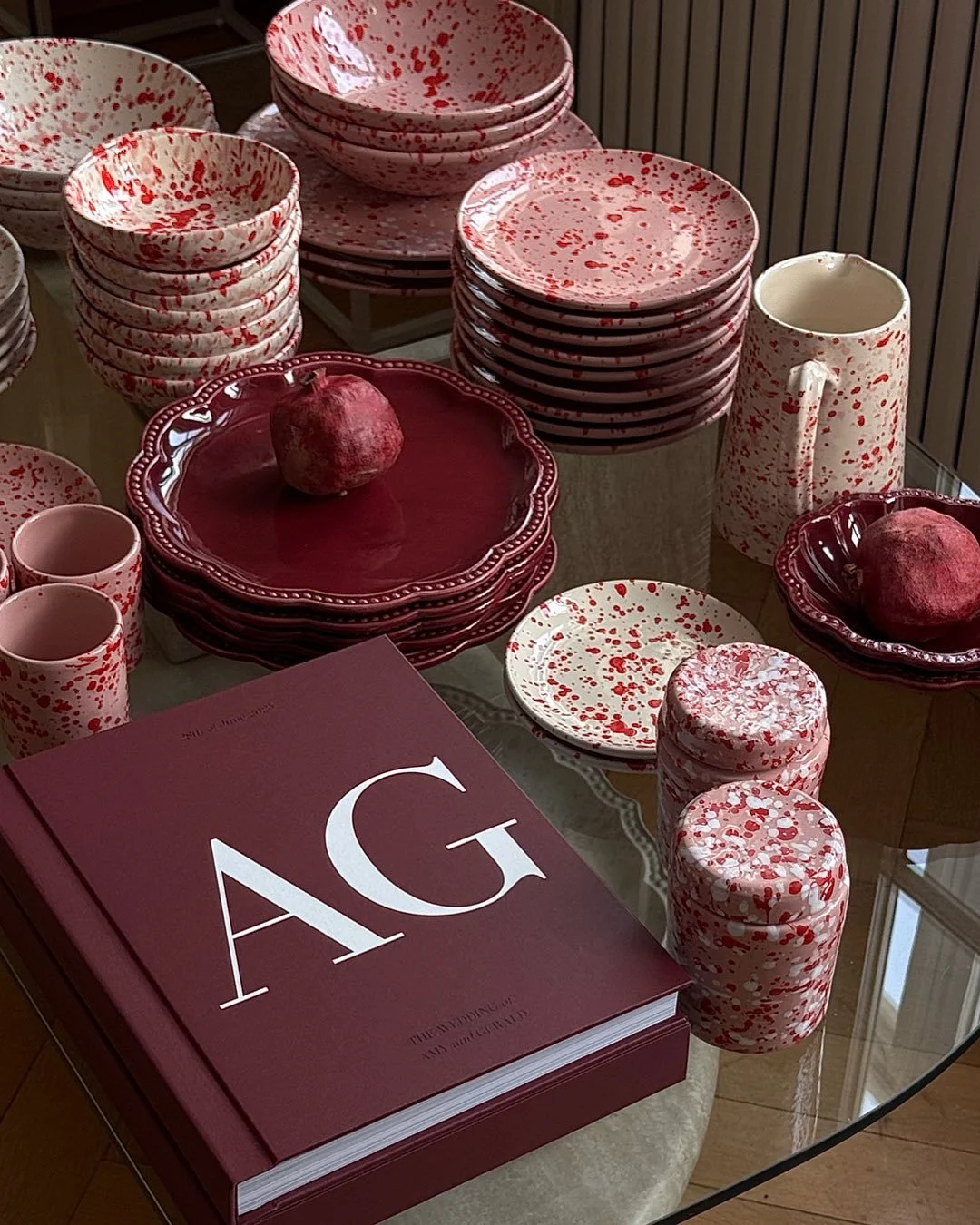 We were so excited to see if some people would opt for colorful albums - as you can see, some did! How beautiful is the result? Perfect match with the @arrabbiata.arrabbiata dishes 🍒