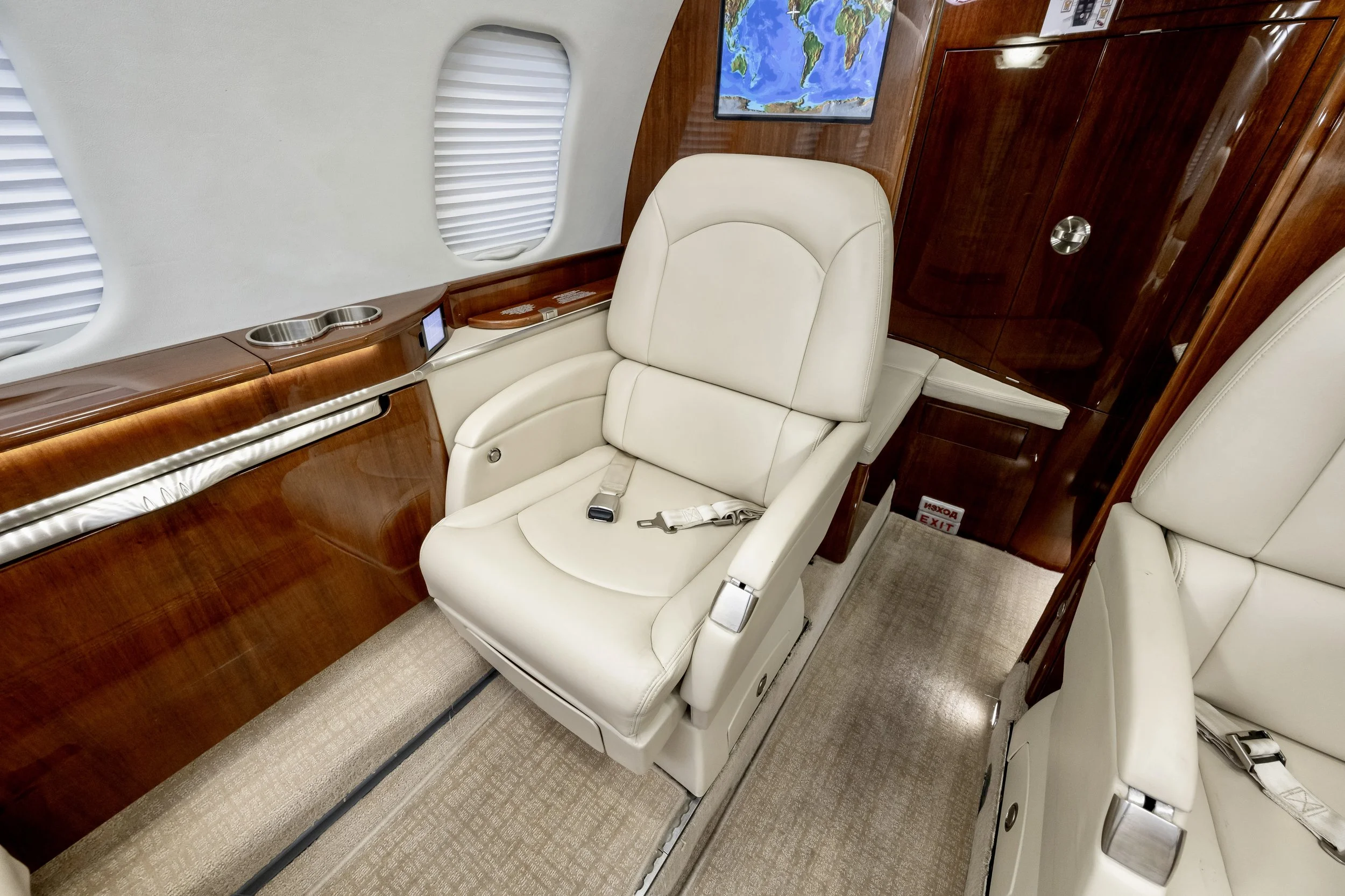 N447LA_interior_6.jpeg