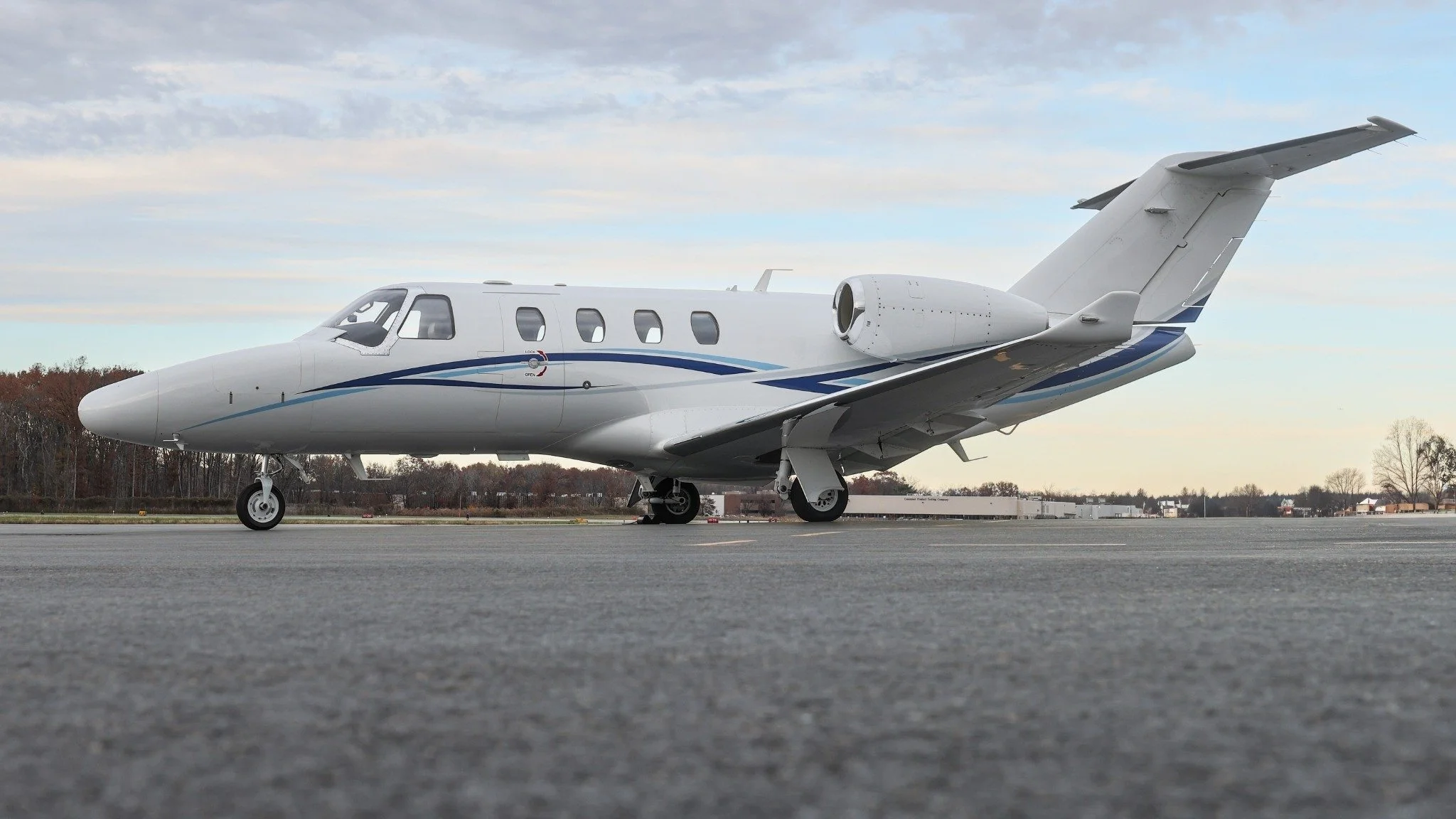 N777BP_01_hero_side.jpg