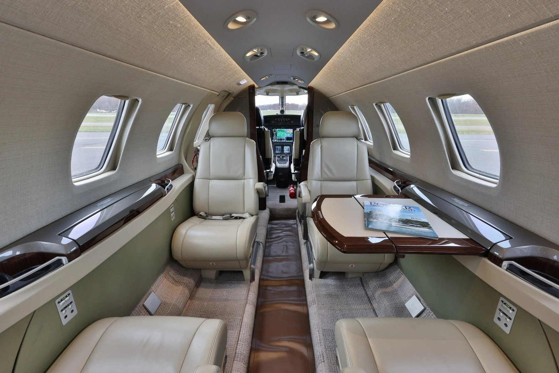 N777BP_09_cabin_fwd.jpg