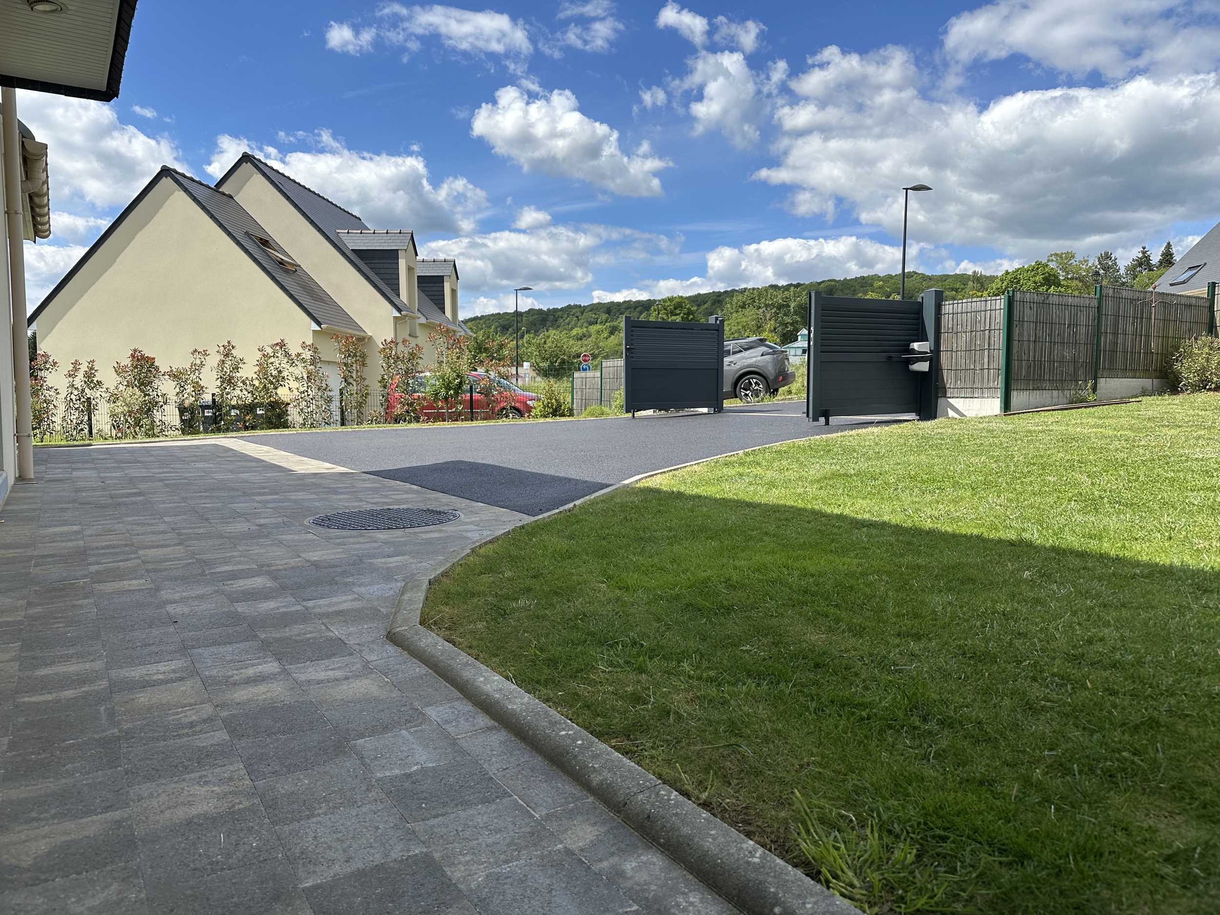 Rénovation d'allée en enrobé + pavage 