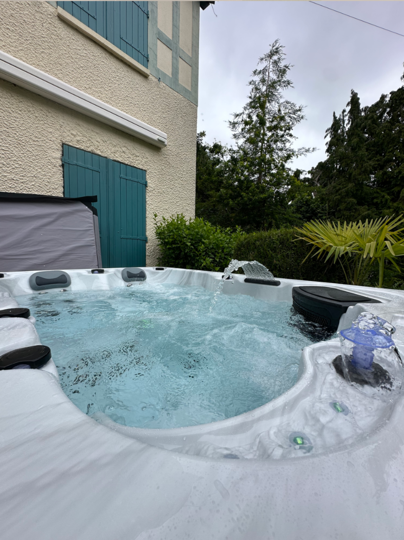 Piscine ou spa : quel est le meilleur investissement ?