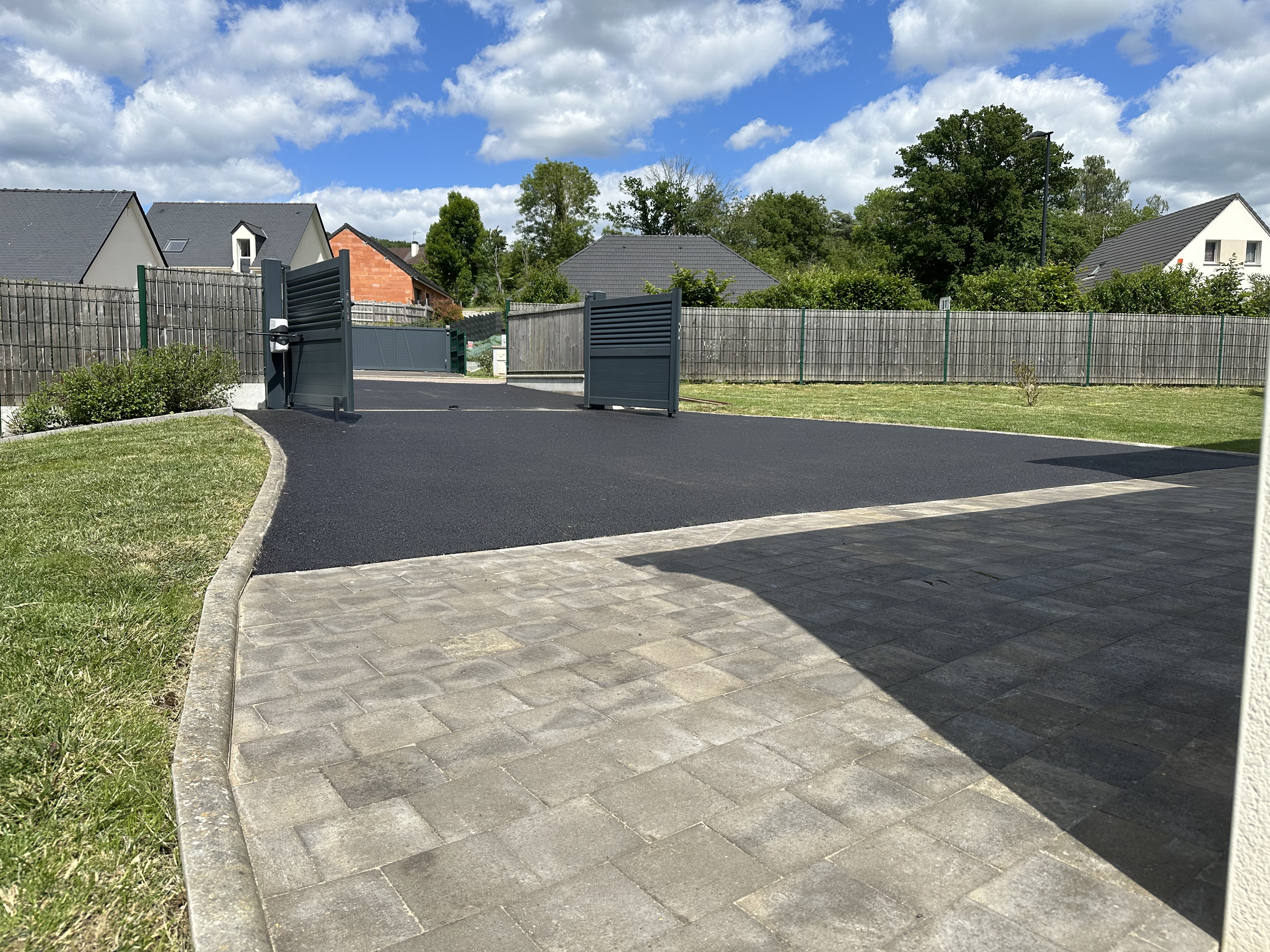 Rénovation d'allée en enrobé + pavage 