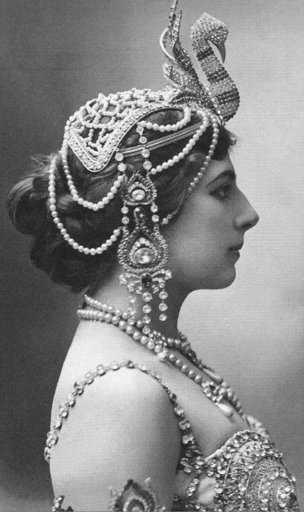 CHAPTER 4: MUSE MATA HARI