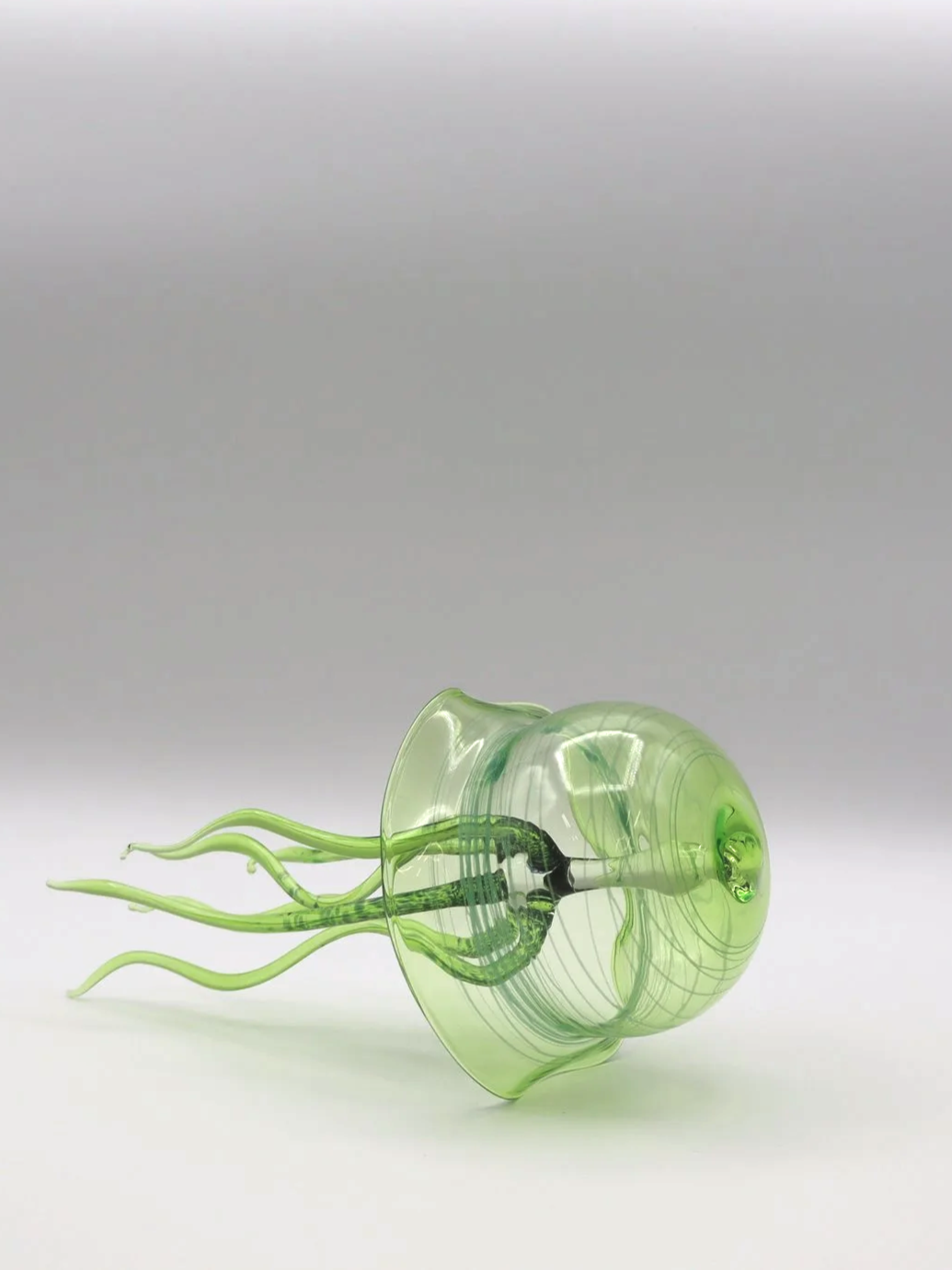 Medusa in vetro verde con decori