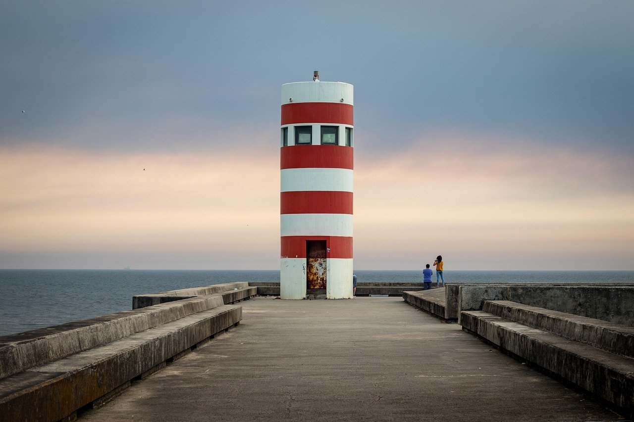 lighthouse-4082369_1280.jpg