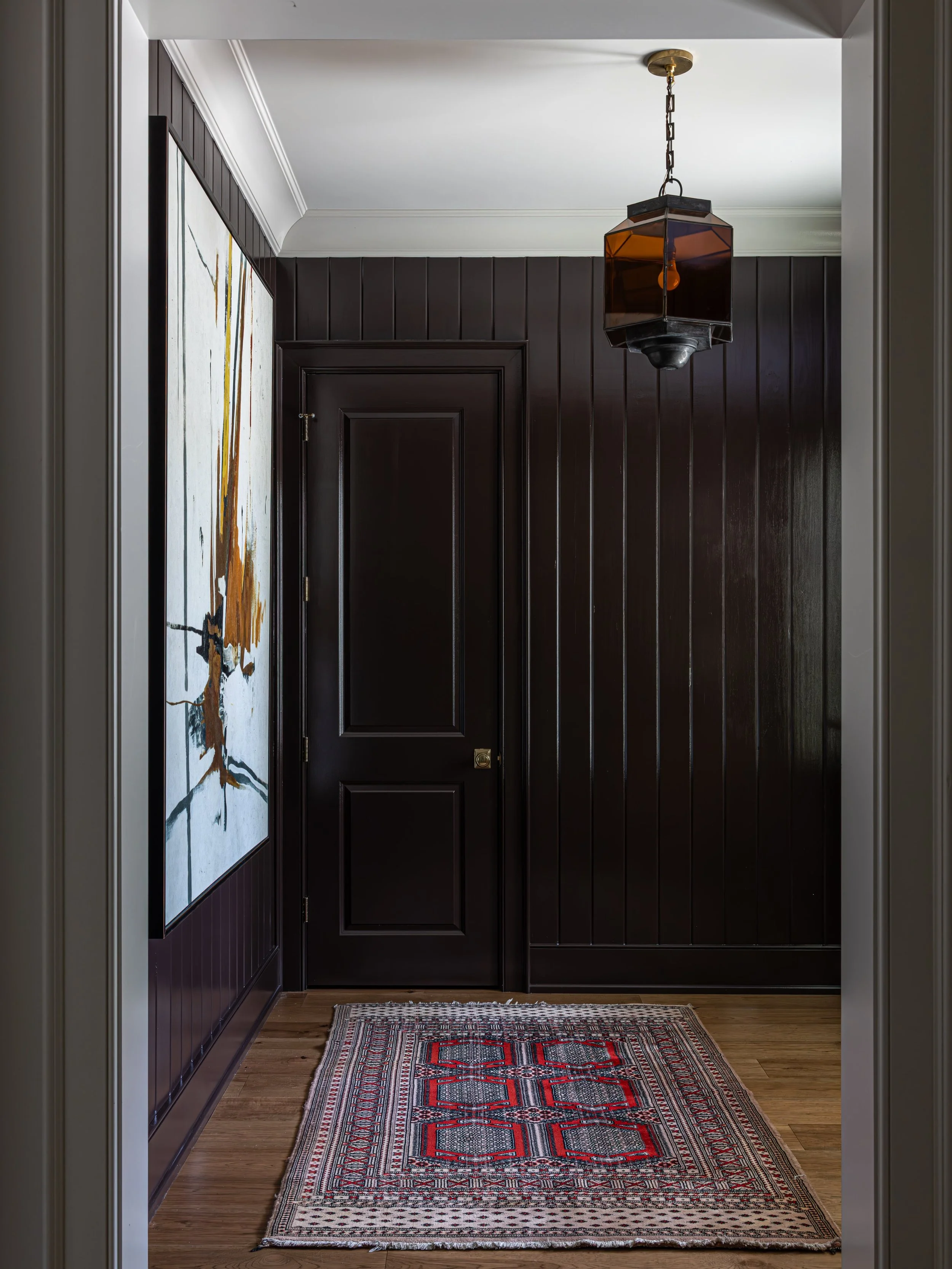 Watching a house get its final layer is the photographer equivalent to a mom watching her kid walk the stage at graduation. Hats off to you, @duggarhomes , for a bay house that is top of its class!

Builder @duggarhomes 
Design @jasonarnoldinteriors 
