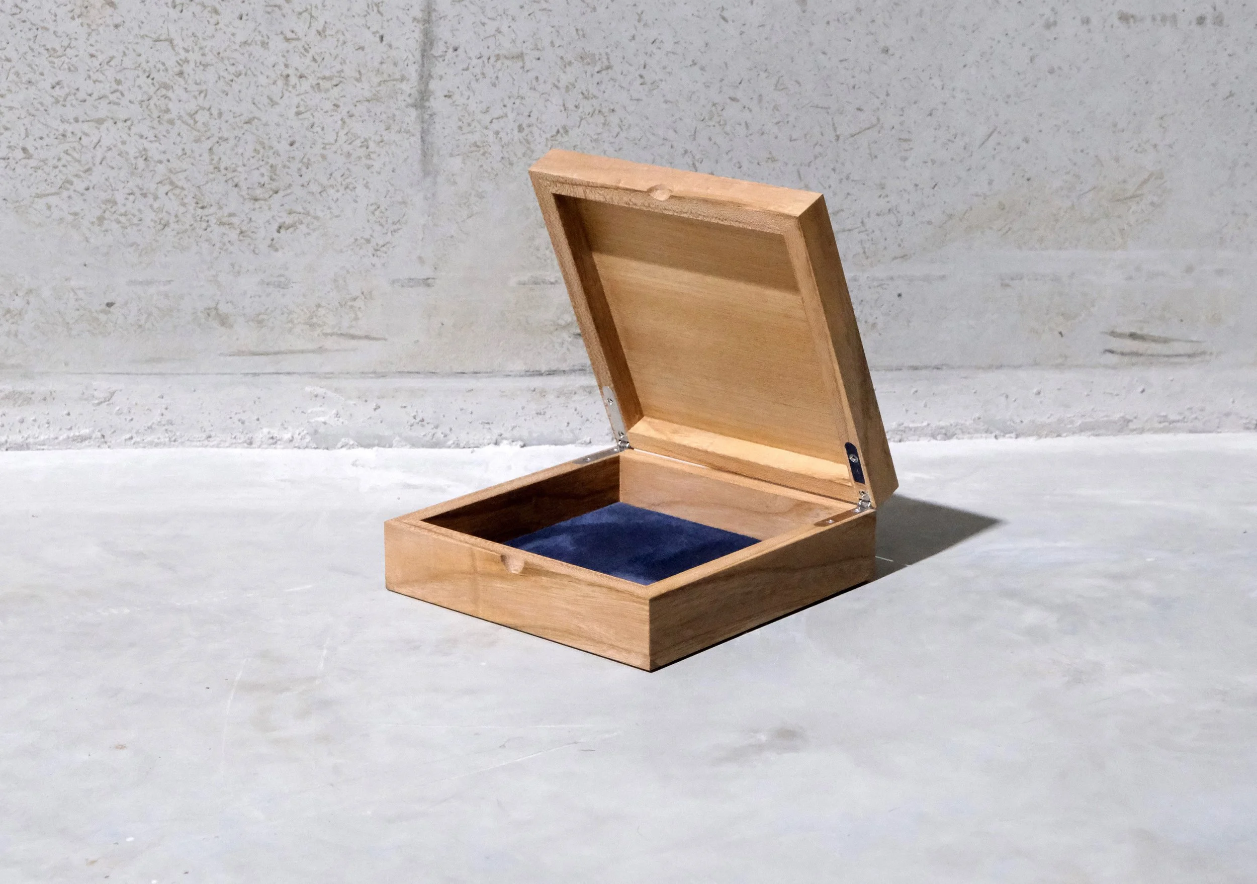 Elm Memory box open.jpg
