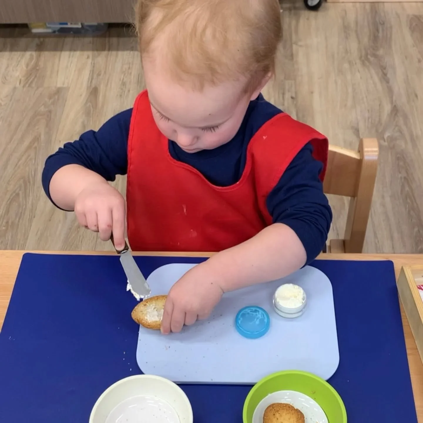🌱 At VMA,  our toddlers (20&ndash;24 months) show amazing independence! 🍊🥄
They can squeeze their own orange juice or spread cream cheese and jam on toast &mdash; and enjoy the snack they prepared themselves.

These Practical Life activities build
