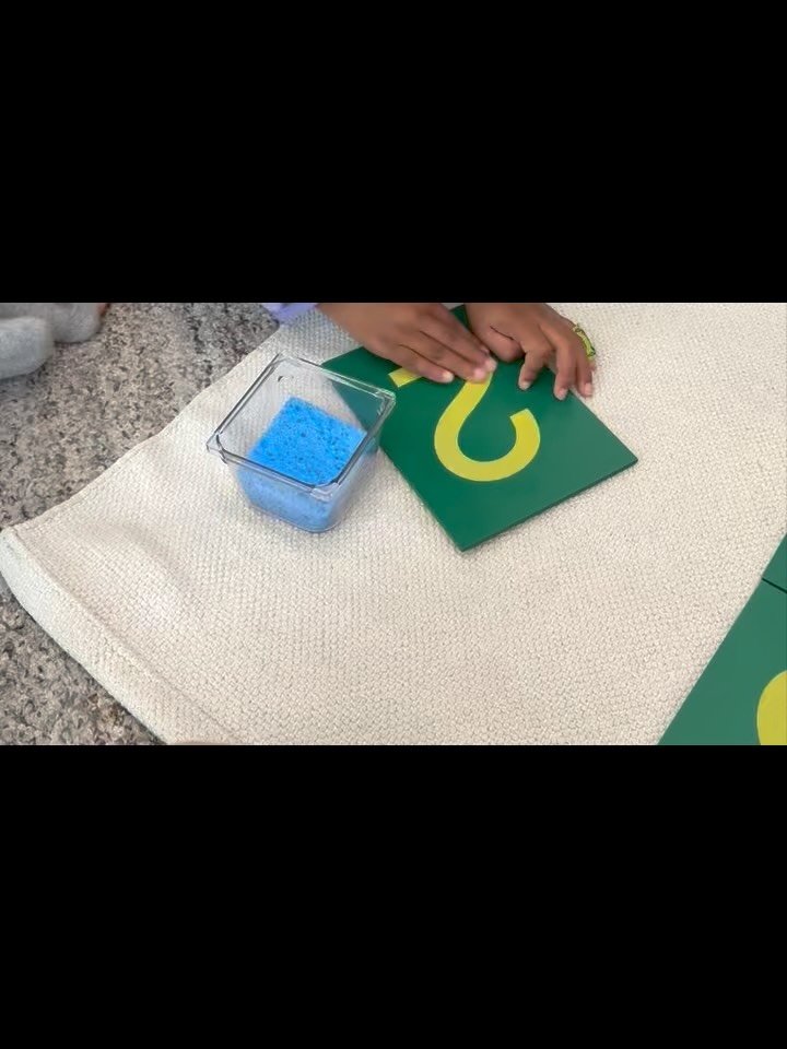 Sandpaper Numbers ( usually introduced to children 2&frac12; to 3&frac12; years of age) is a wonderful activity combining the Montessori Sensorial area with maths and number recognition. Children use their tactile sense of touch in order to feel the 