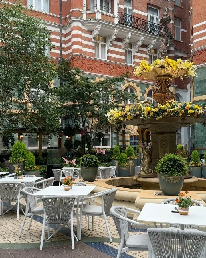 72 hours in London! Itinerary in pictures:

- Checking in to the gorgeous Taj Suites in St James @sjctaj 
- Dinner at The Ivy @the_ivy_collection
- Private walking tour of London by @contexttravel which hit all the tourist hot spots from Westminster 