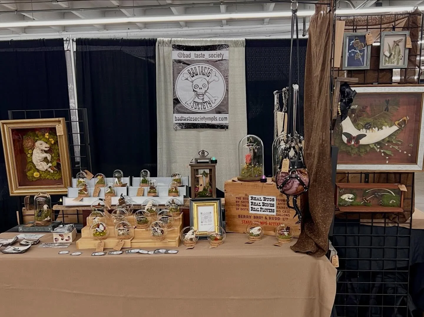 All set up in Denver for @worldodditiesexpo !!!!
There&rsquo;s so many amazing vendors here, it&rsquo;s disgusting 😂
#badtastesociety #worldodditiesexpo #denverco