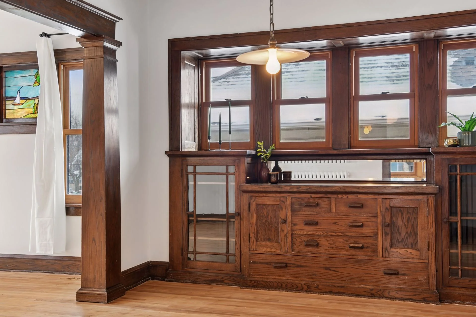 Taylor Threefold Arts & Crafts