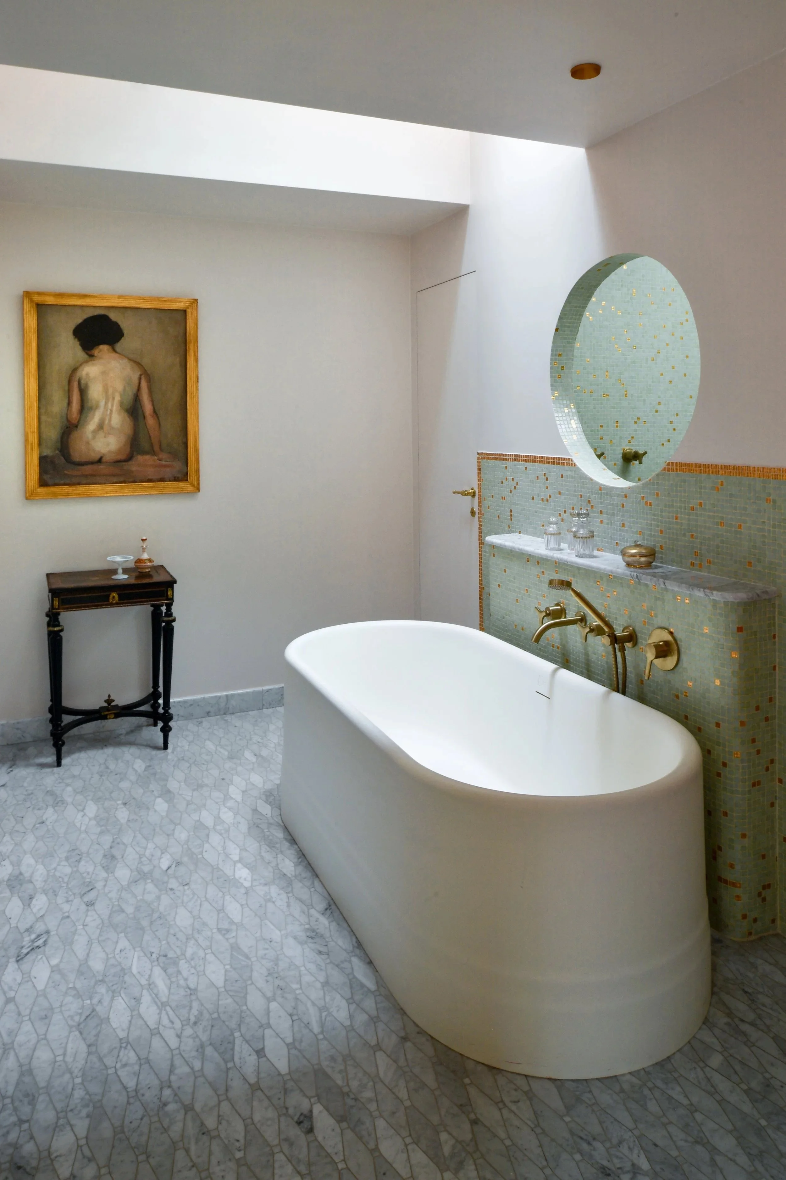 salle de bain luxe Paris baignoire mosaïque