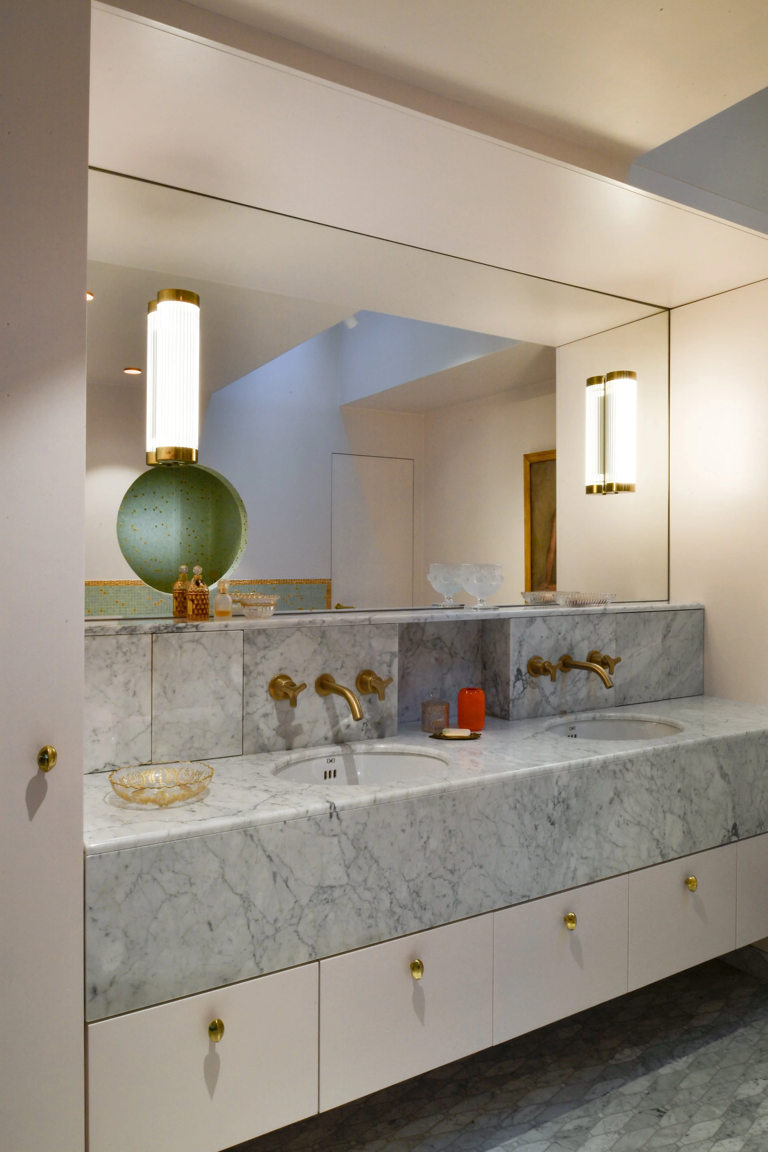 salle de bain luxe Paris meuble vasque marbre robinetterie mosaïque de marbre
