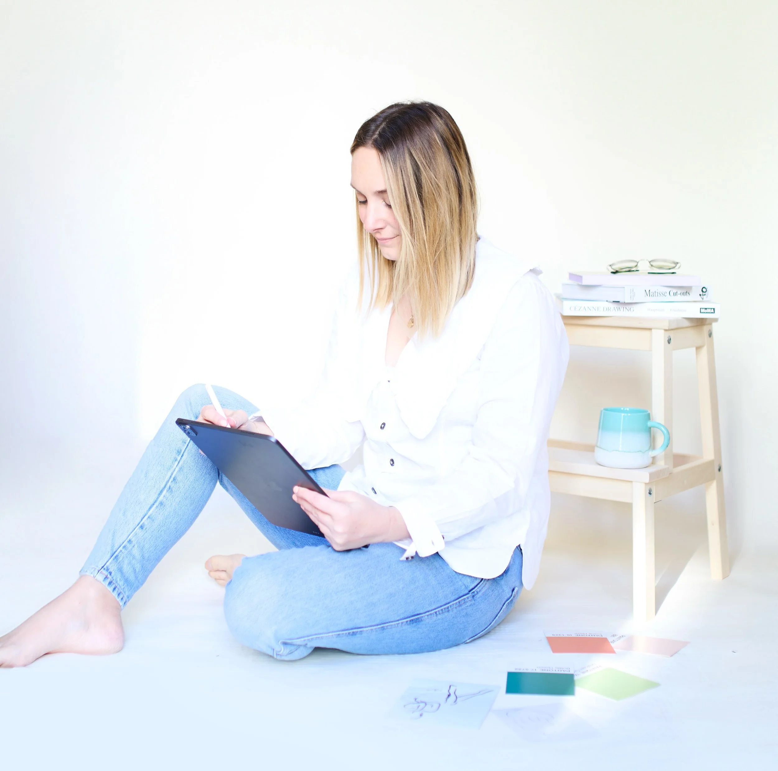 Hi I'm Cat, the face behind Stephenson Design 👋🏻

I help small business's stand out in today's crowded market with creative and thoughtful branding.

My designs are based around my love for texture, pattern and detail - creating brands that not onl