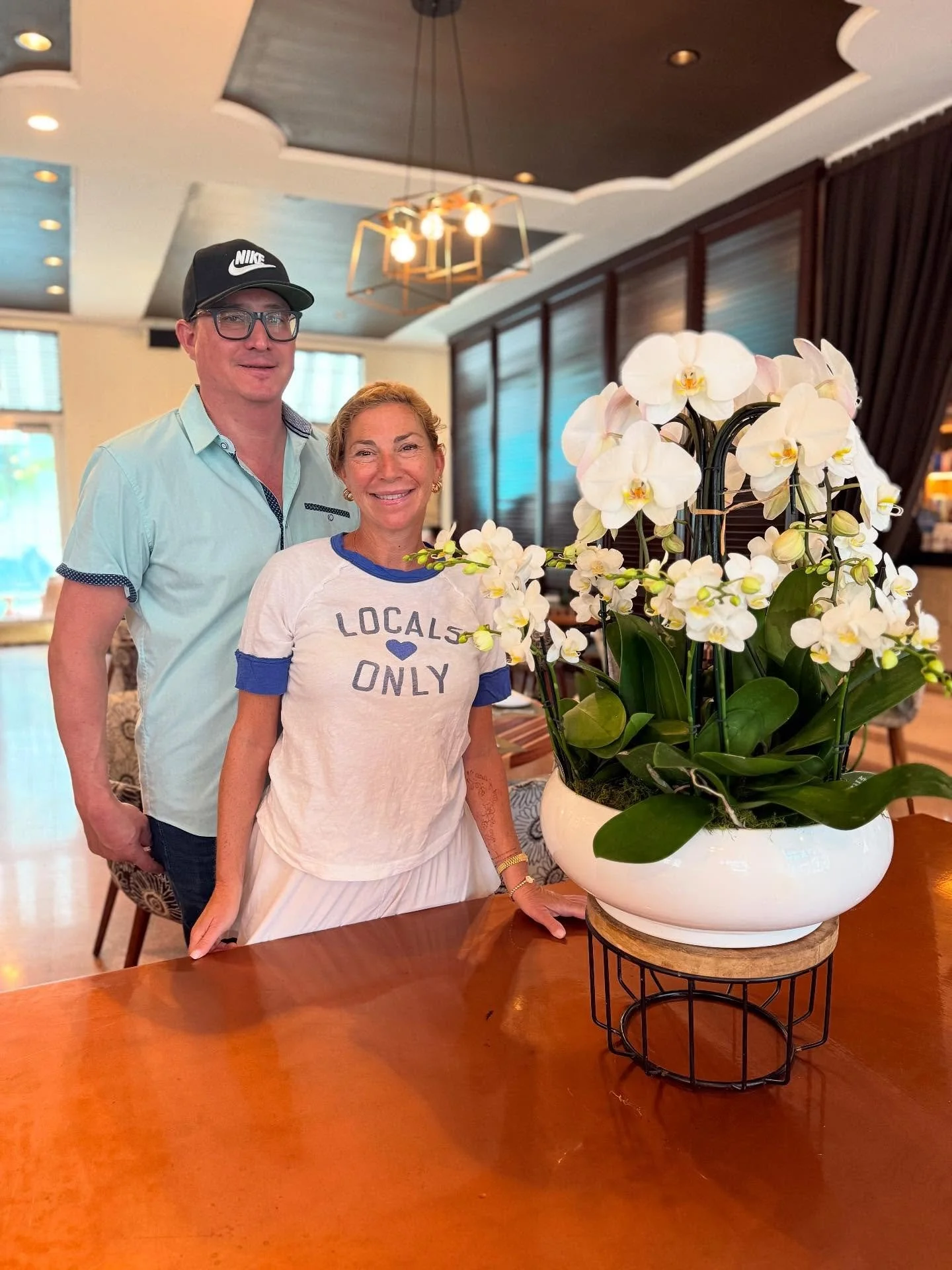 White orchids everywhere💕💕🏝️🌺🌺🌺🌺🌸🌸🌸🌸💕Come enjoy the latest installation at the Betsy Hotel in Miami Beach. DM for custom orders#whiteorchid #whiteorchids #orchidarrangement #orchid #orchidlover #phaelanopsis #orchid #orchidlovers #orchidw