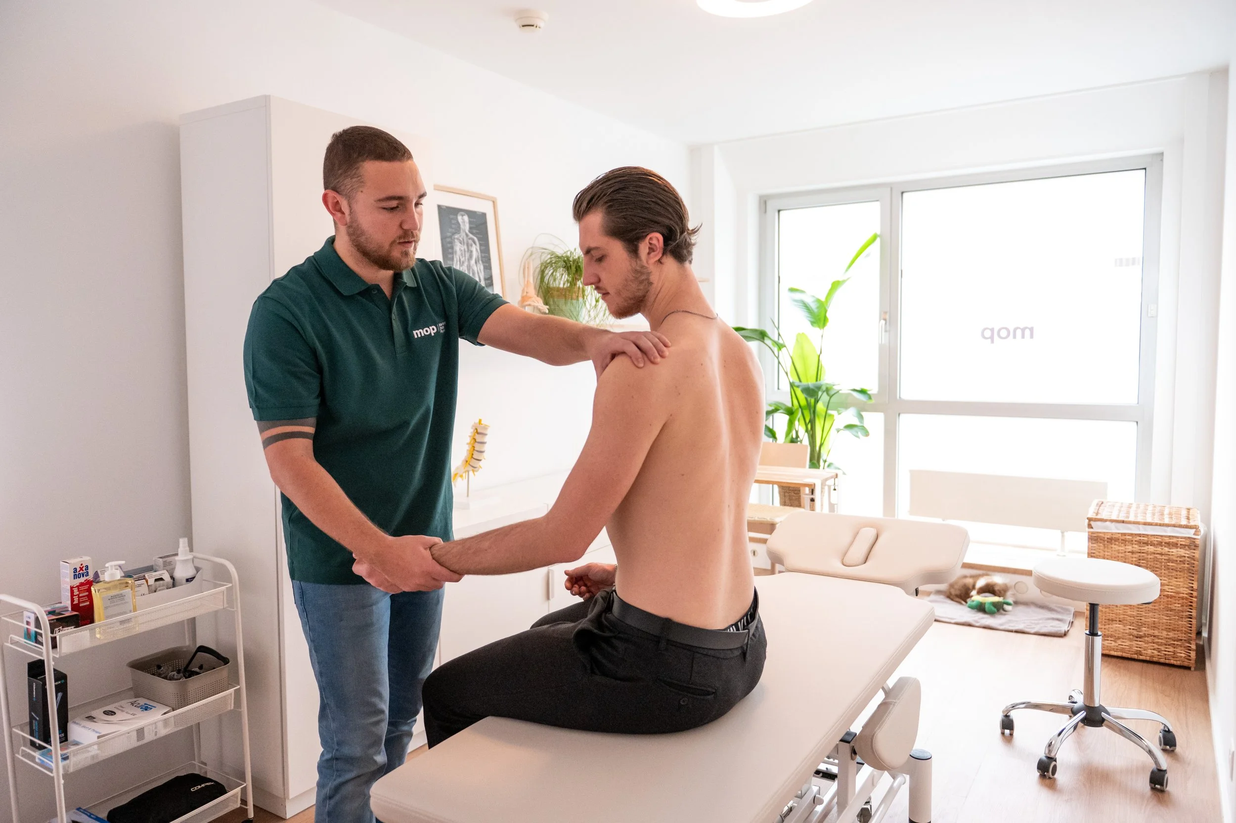 séance d'ostéopathie pour soins de l'épaule au centre MOP à Lausanne