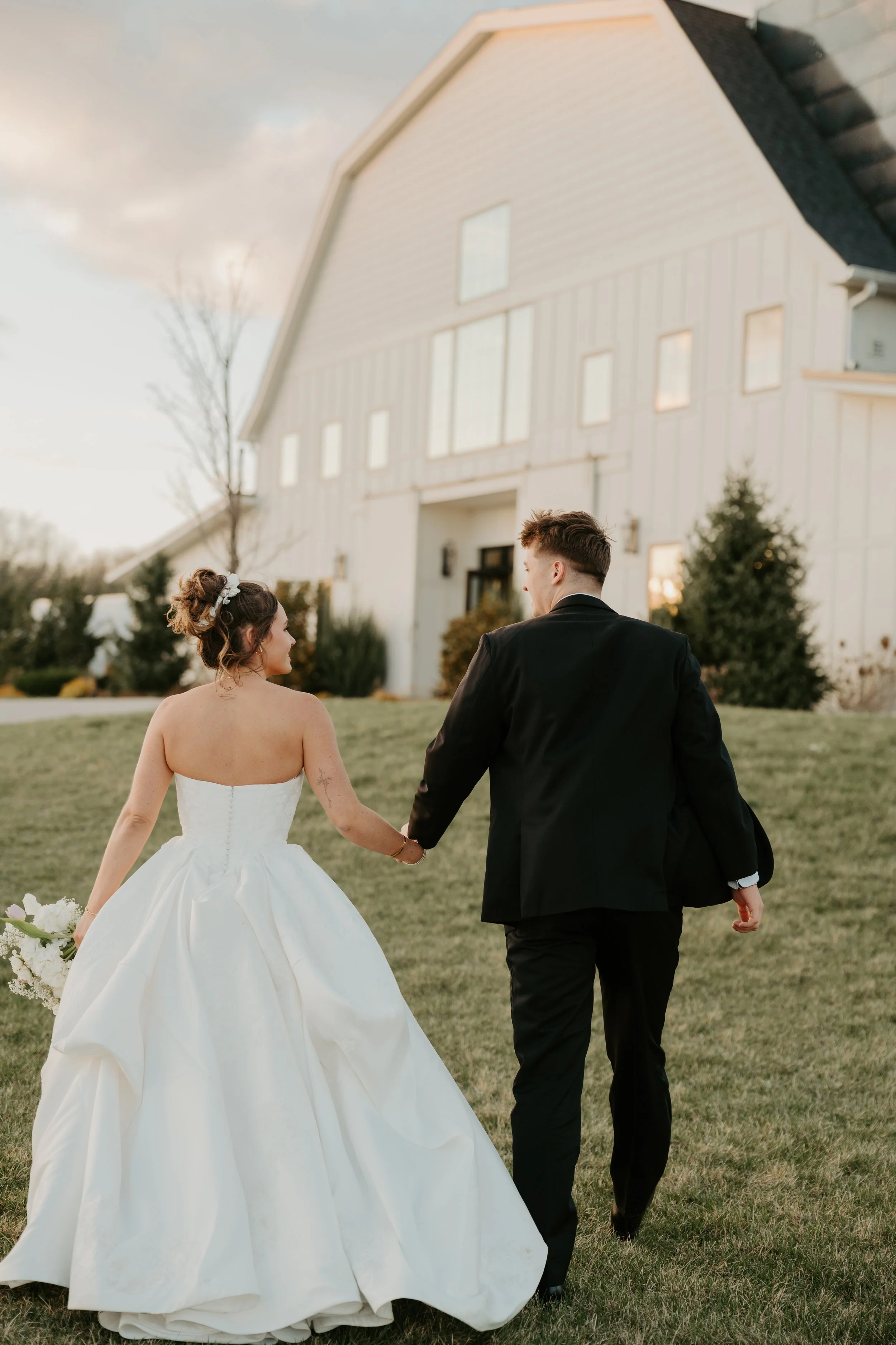 A Garden Romance at White Iron Ridge: Sydney and Chris’s Unforgettable Celebration