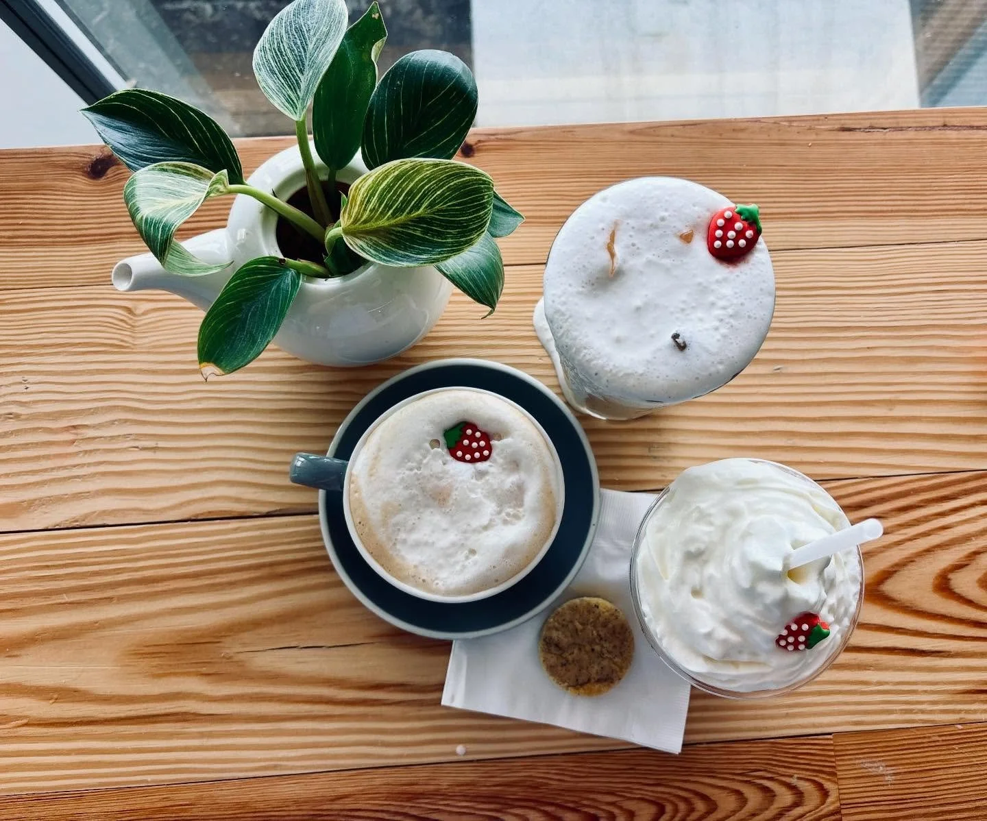 April is looking berry sweet.🍓 

Say hello to our Strawberries &amp; Cream Latte &mdash; sweet, creamy, and topped with a little cookie treat.

Available hot or iced, and basically made for spring. 🌸