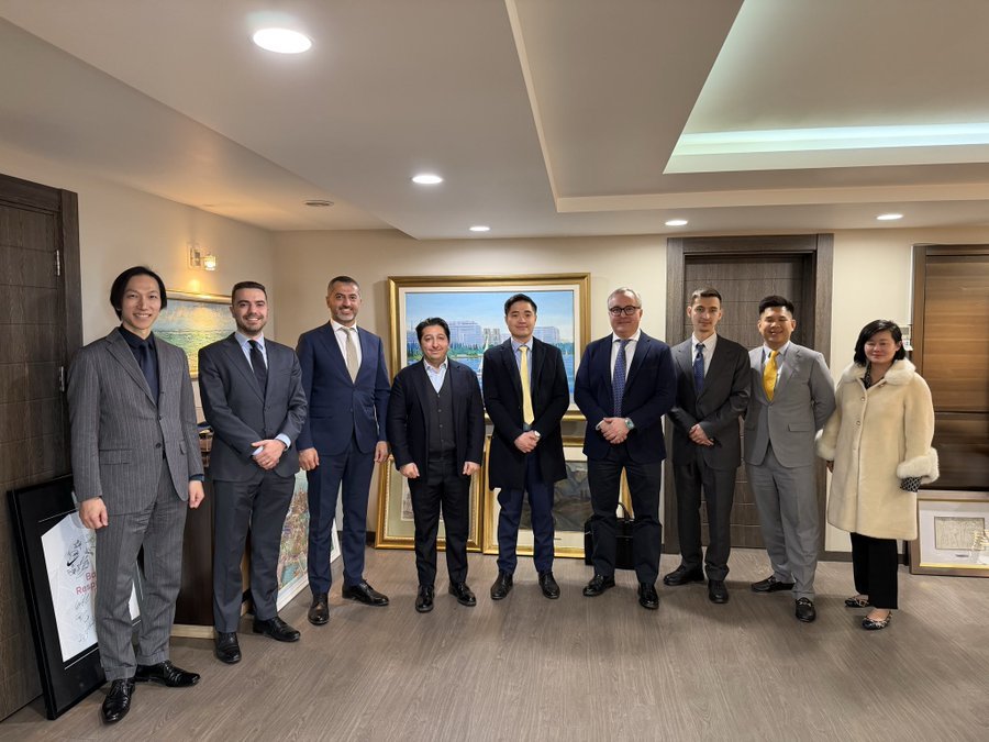 Mr.Rauf Khalilov welcomed the VinFast delegation in Baku