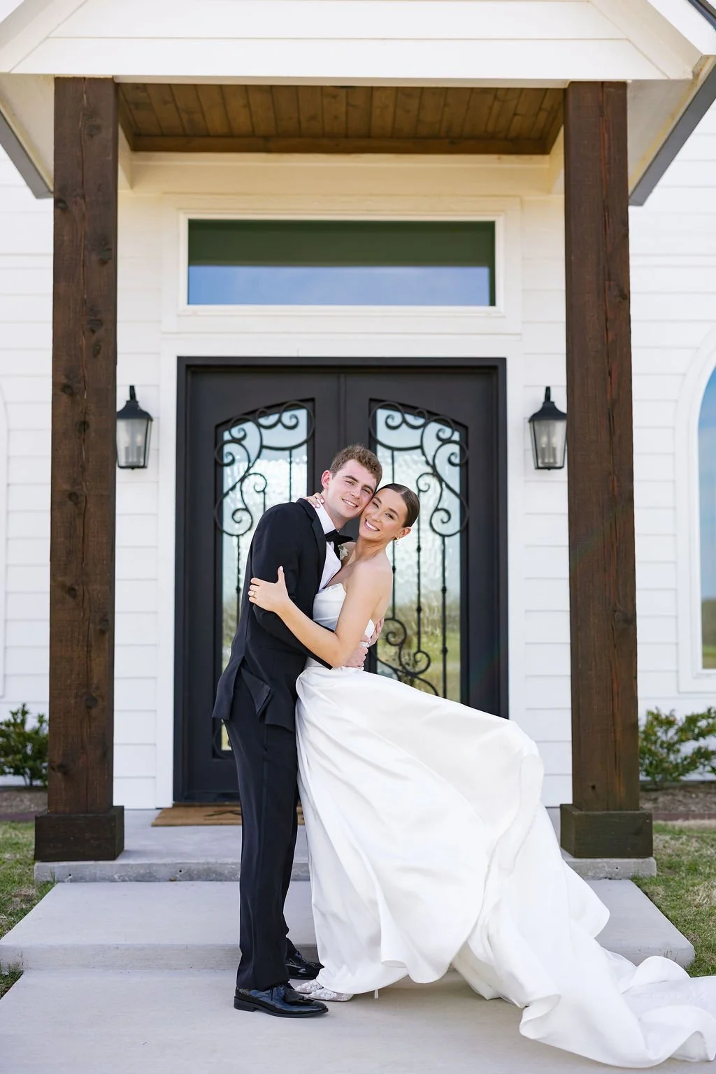 river-road-venue-wedding-anna-texas-wedding-florist-haute-poppies-floral-ashlyn-photo-co-30.jpg