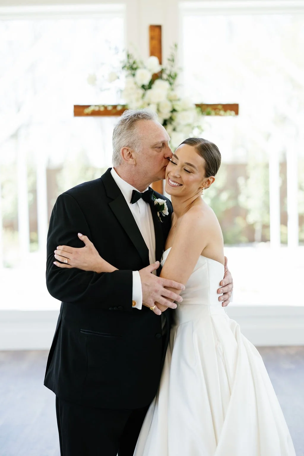 river-road-venue-wedding-anna-texas-wedding-florist-haute-poppies-floral-ashlyn-photo-co-13.jpg