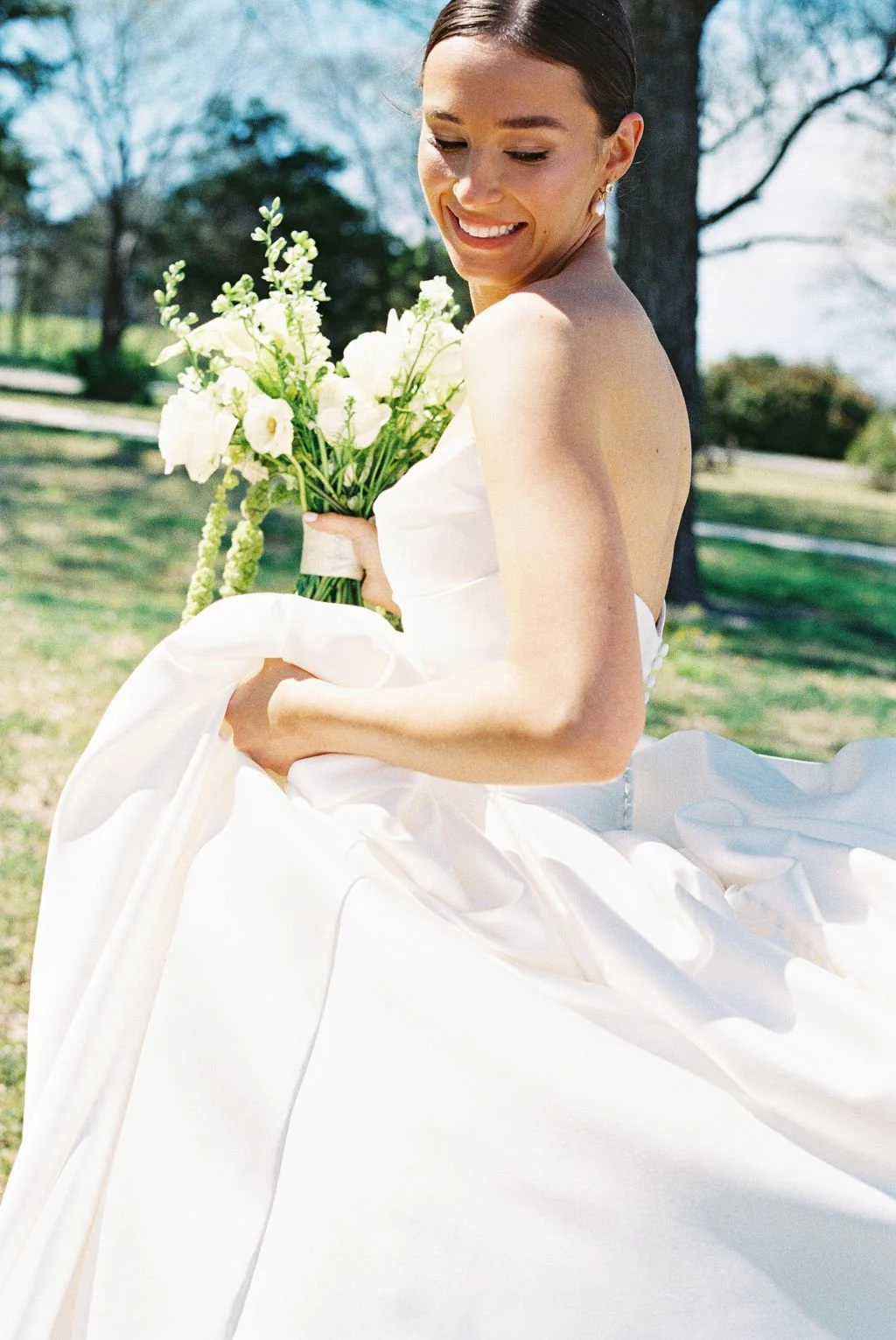 Wedding day pictures at River Road Venue, flowers by Haute Poppies Floral