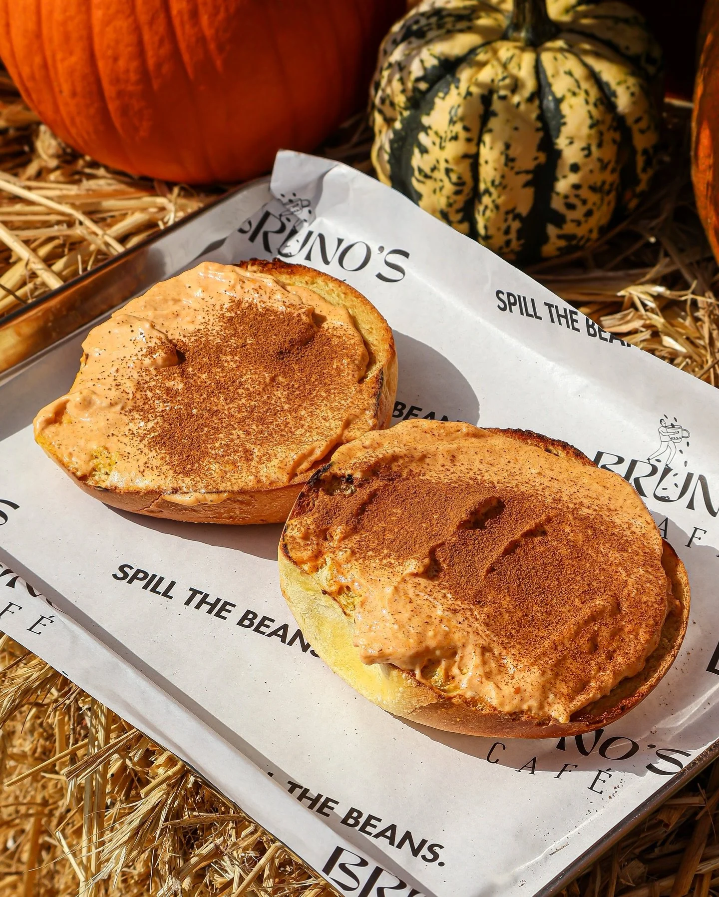 🍂 Fall’s first day is here, and we’re marking it the best way we know how: with pumpkin pie cream cheese. Made with real pumpkin, nothing artificial, and garnished with pumpkin spice.
Served open-face and best paired with a fall sip spe