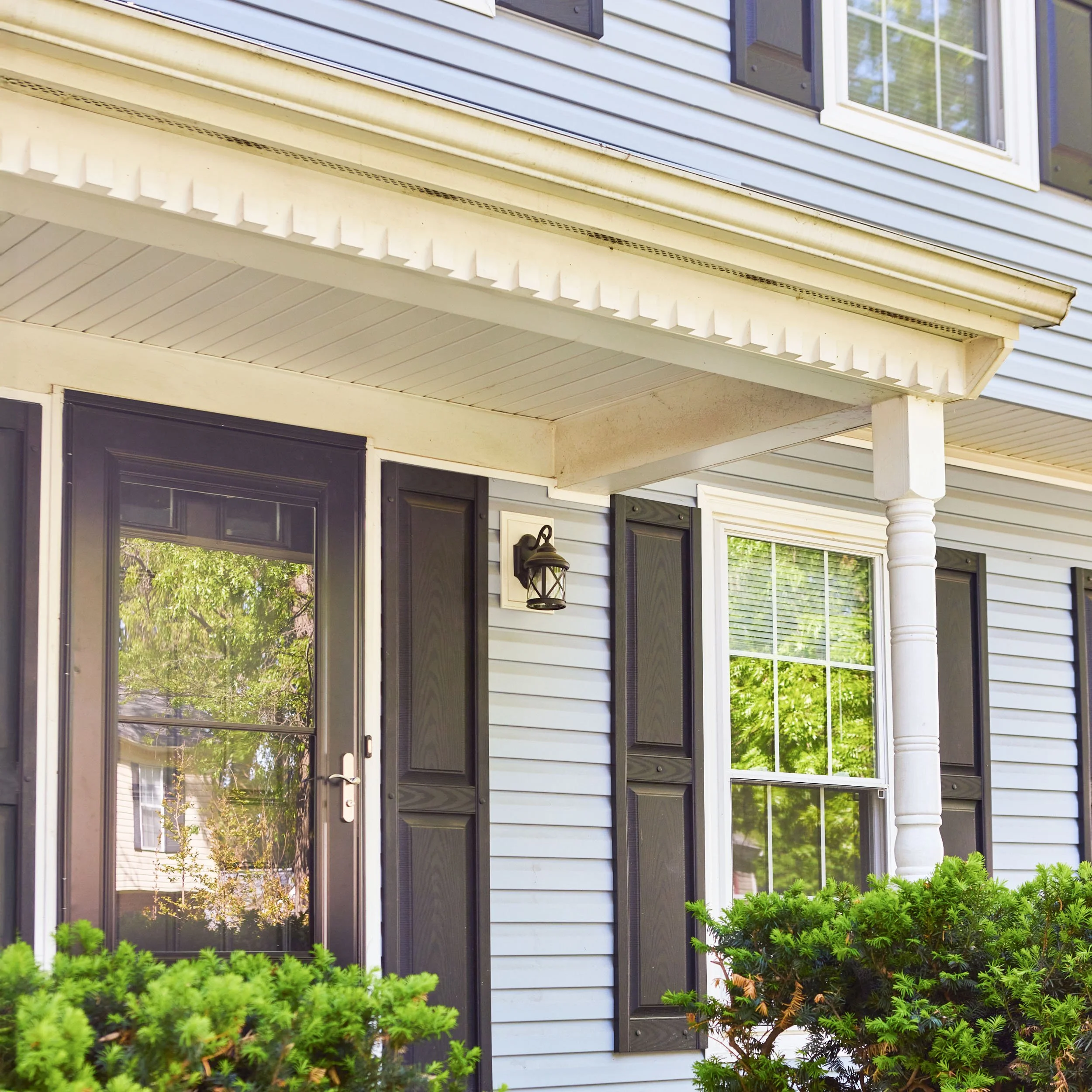 20250726-4seasonshome-rockville-blue-siding-house-covered-front-porch-with-white-trim-2500x2500.jpg