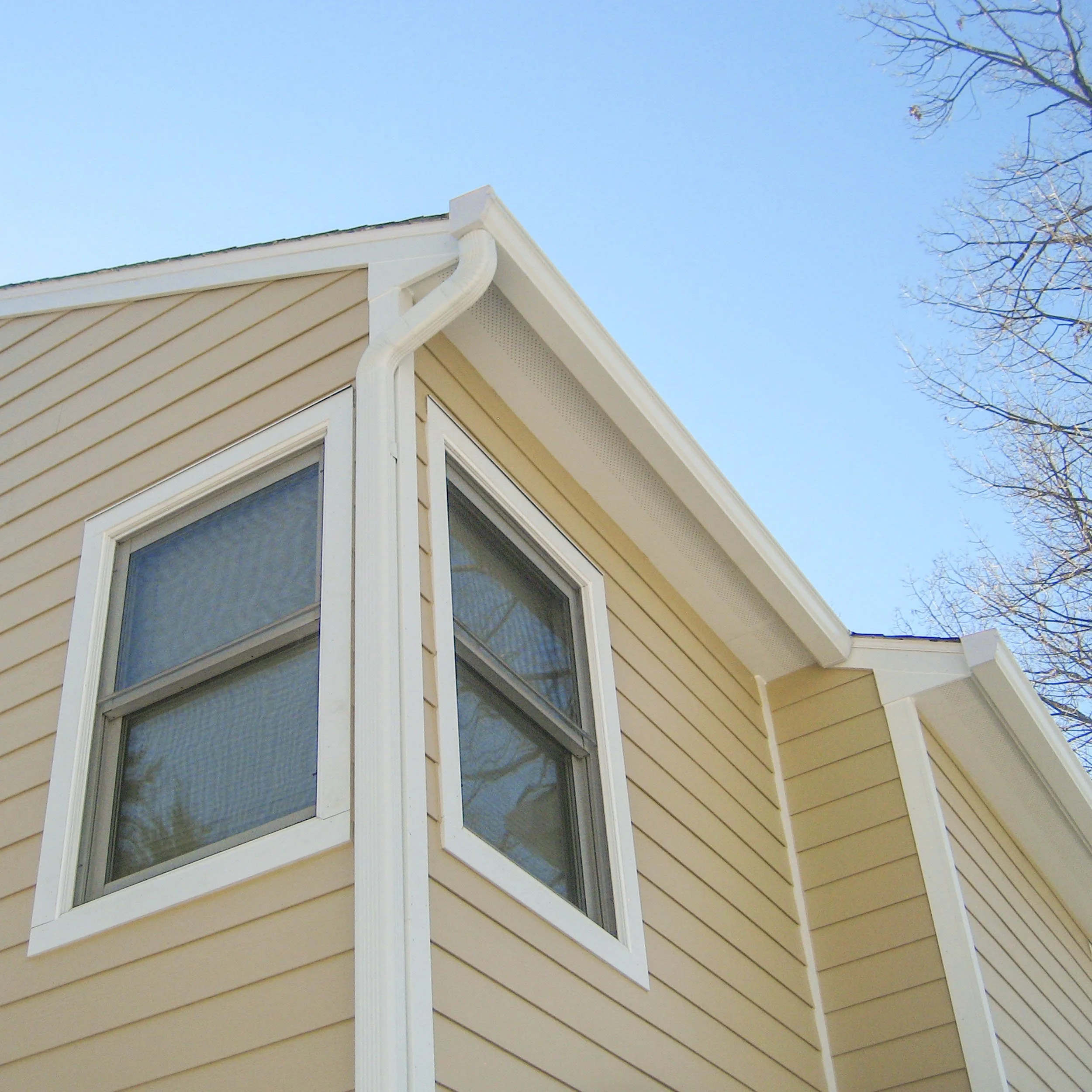 20250801-4seasonshome-rockville-vinyl-siding-trim-gutter-seamless-replacement-2500x2500.jpg