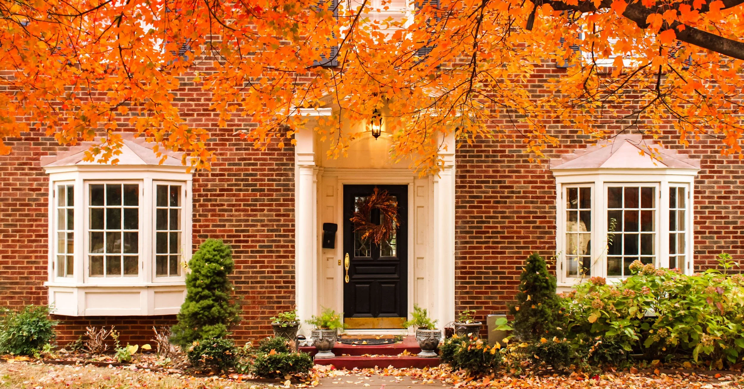 20250713-4seasonshome-rockville-facade-black-paneled-partial-light-front-door-covered-porch-bay-windows-autumn-2500x1308.jpg