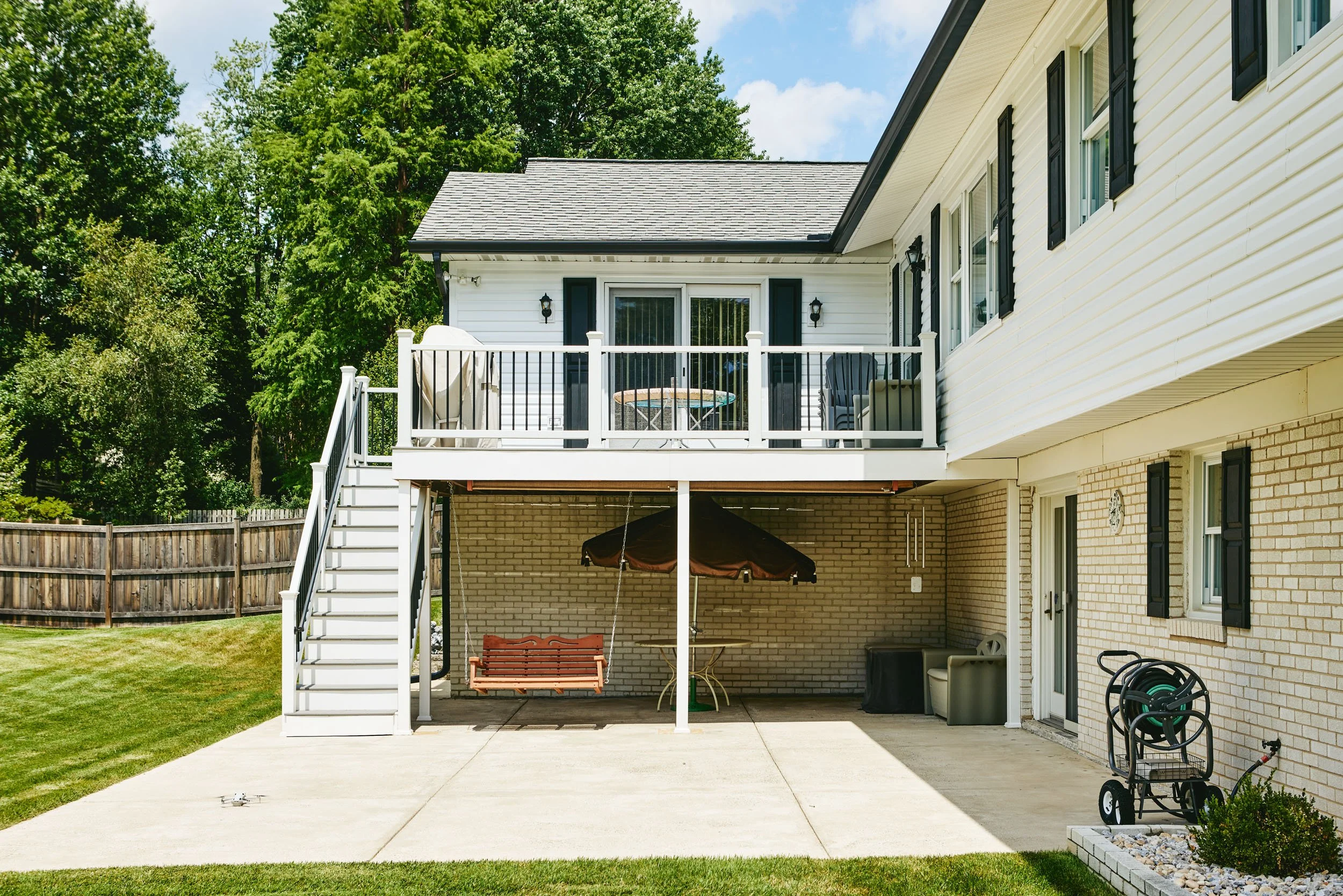 20250731-4seasonshome-rockville-professional-white-siding-black-gutter-deck-installation-straight-2500.jpg