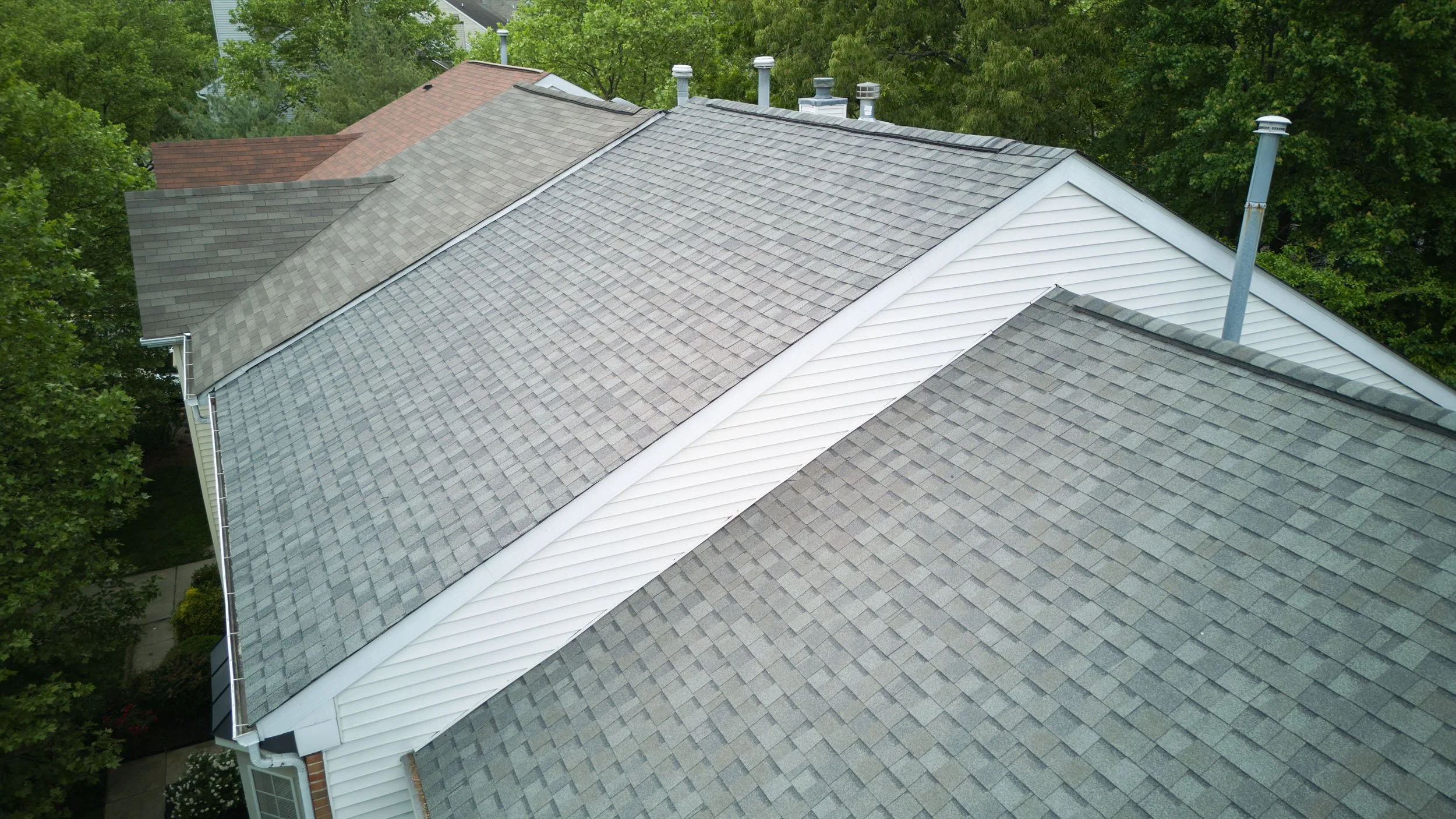 20250721-4seasonshome-rockville-grey-asphalt-shingle-roofline-townhome-completed-1200x1200.jpg