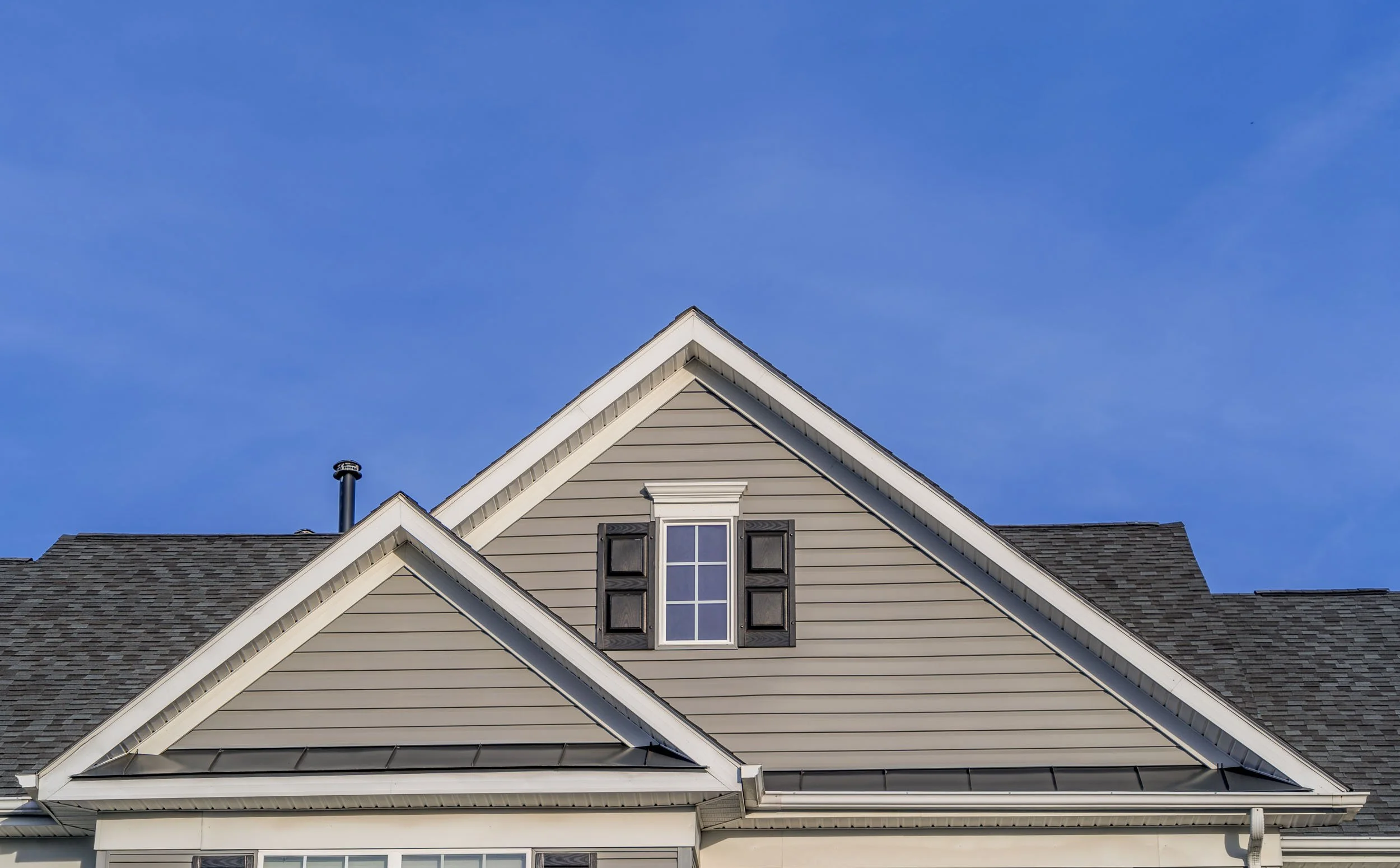 20250731-4seasonshome-rockville-dark-beige-vinyl-siding-white-trim-gutter-grey-roof-black-shutters-professional-installment-2500.jpg