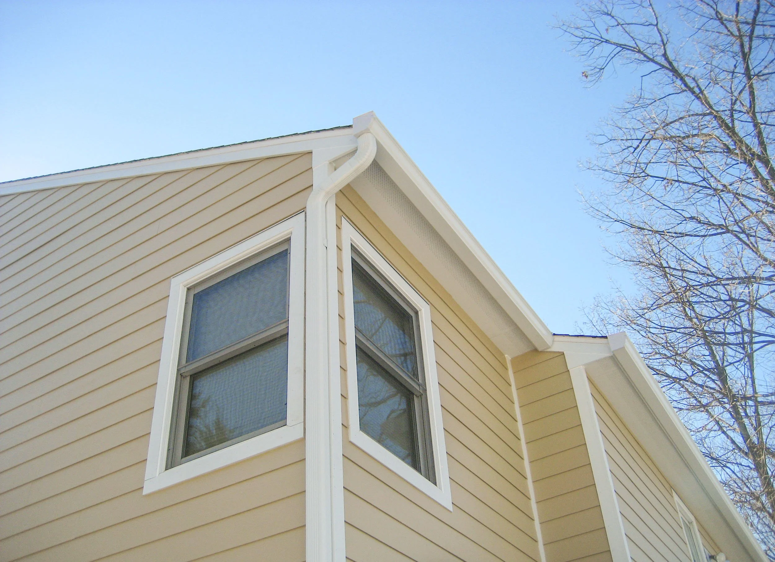 20250801-4seasonshome-rockville-vinyl-siding-trim-gutter-seamless-replacement-2500.jpg