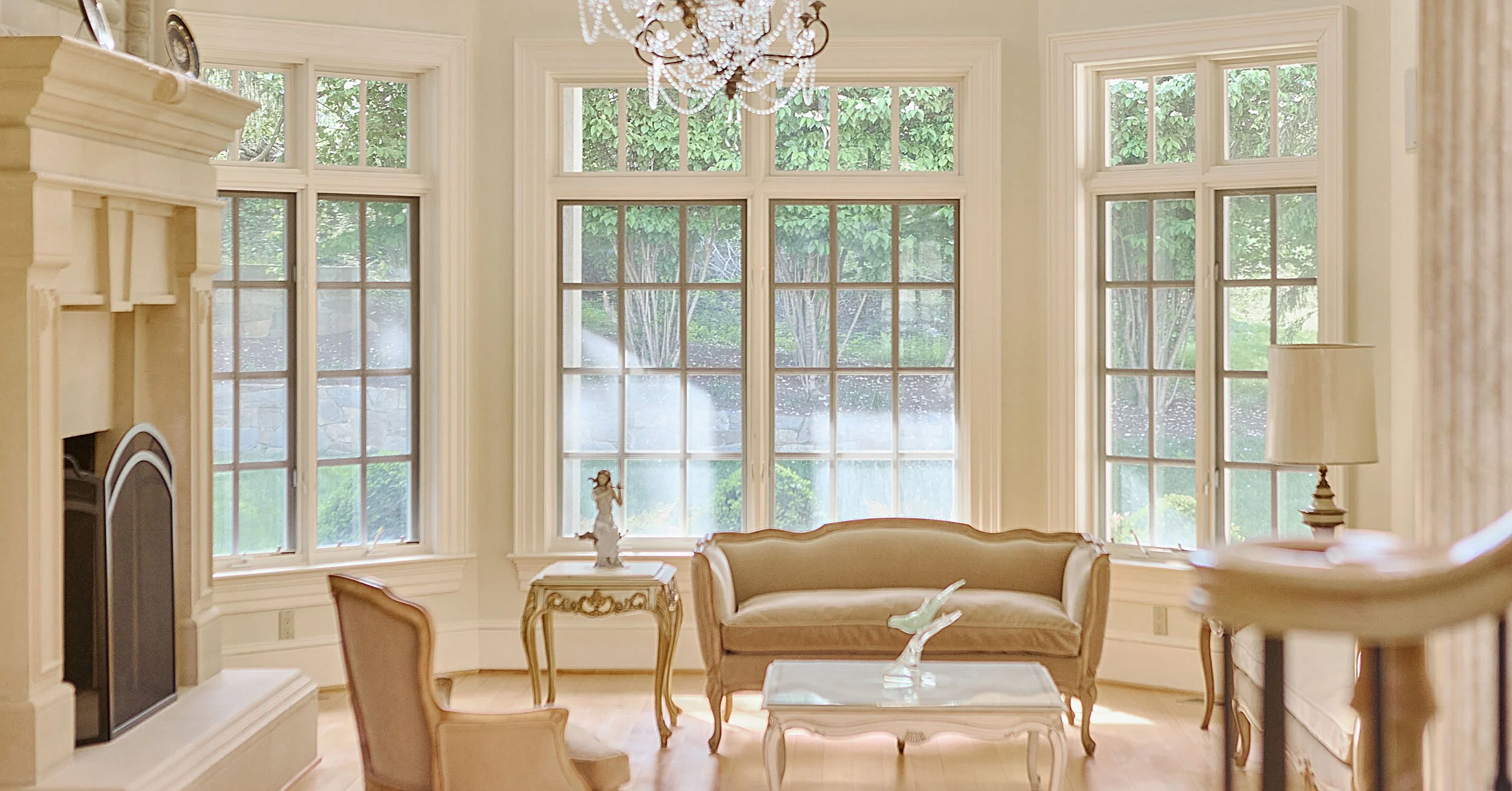 20250707-4seasonshome-rockville-large-multipaned-bay-window-in-grand-living-room-2500.jpg