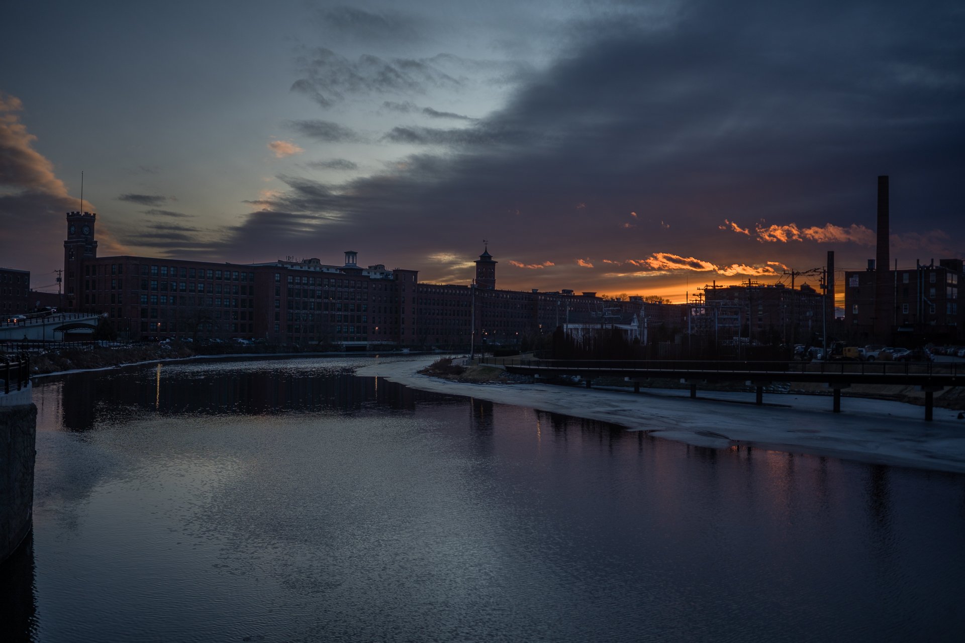 January 11, 2026 - Fiery clouds, moving quickly. Nashua, NH