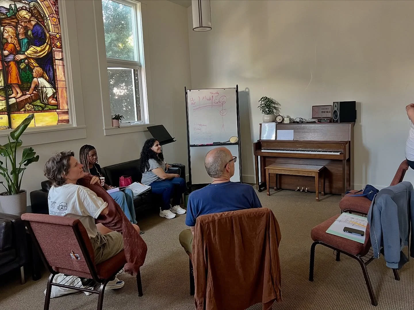 Week One of The Art of Singing: Group Vocal Coaching 📔🎤

On Sunday we gathered in our Noe Valley studio for the very first session of The Art of Singing, our group vocal coaching program. In just one afternoon, singers learned vocal anatomy and ali
