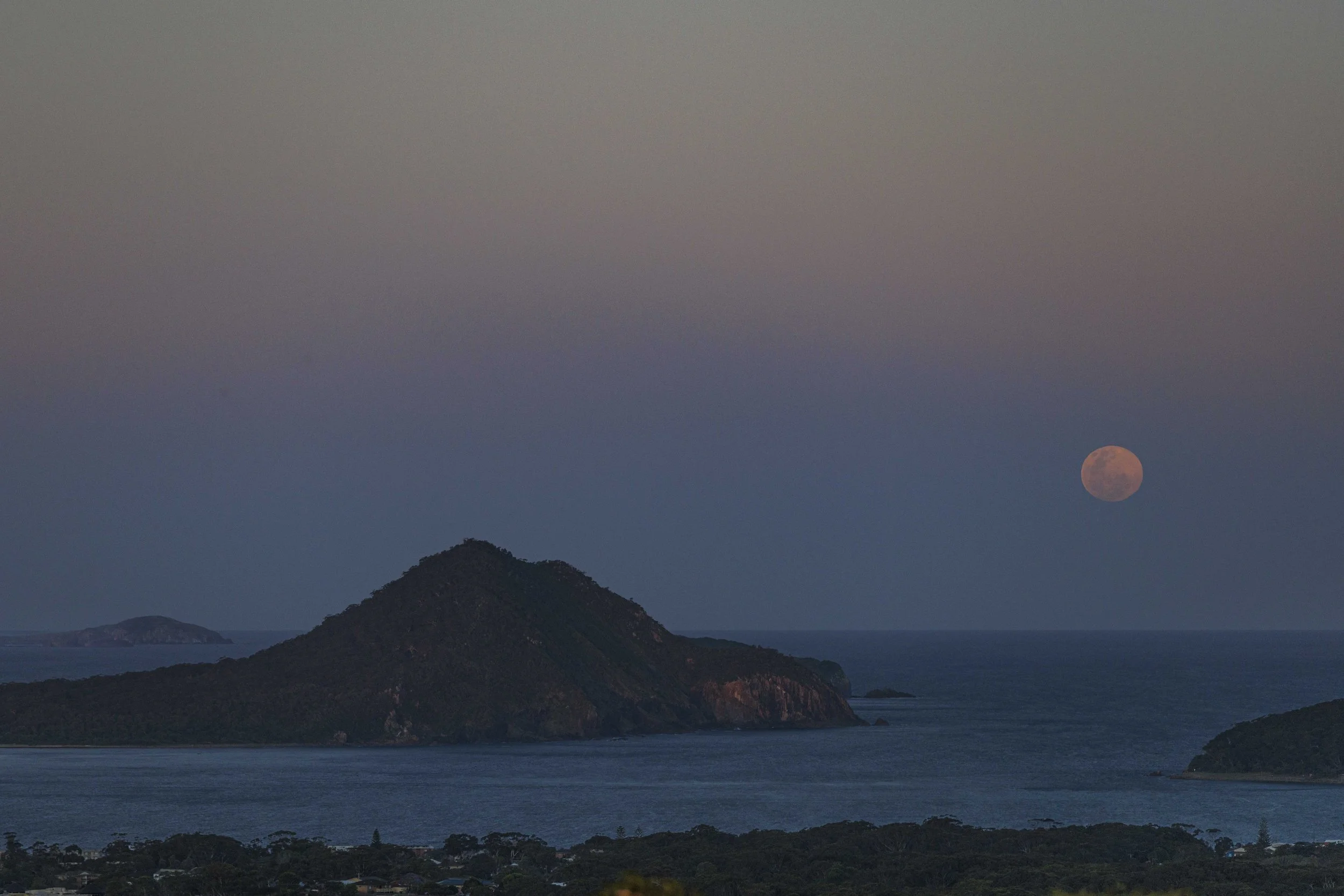 fullmoon0511253733105.jpg