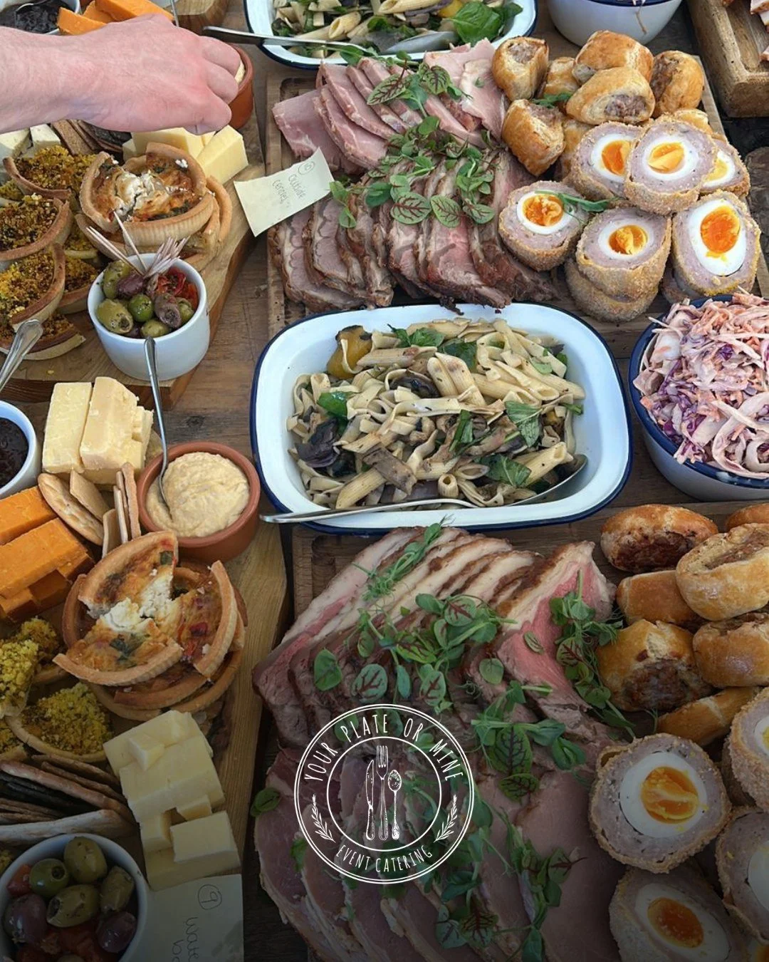 When the wedding food looks this good, you know you've made the right choice with Your Plate or Mine&hellip;

👉 We&rsquo;re obsessed with the details of every dish. Using only the best, freshest local ingredients, we create a menu you and your guest