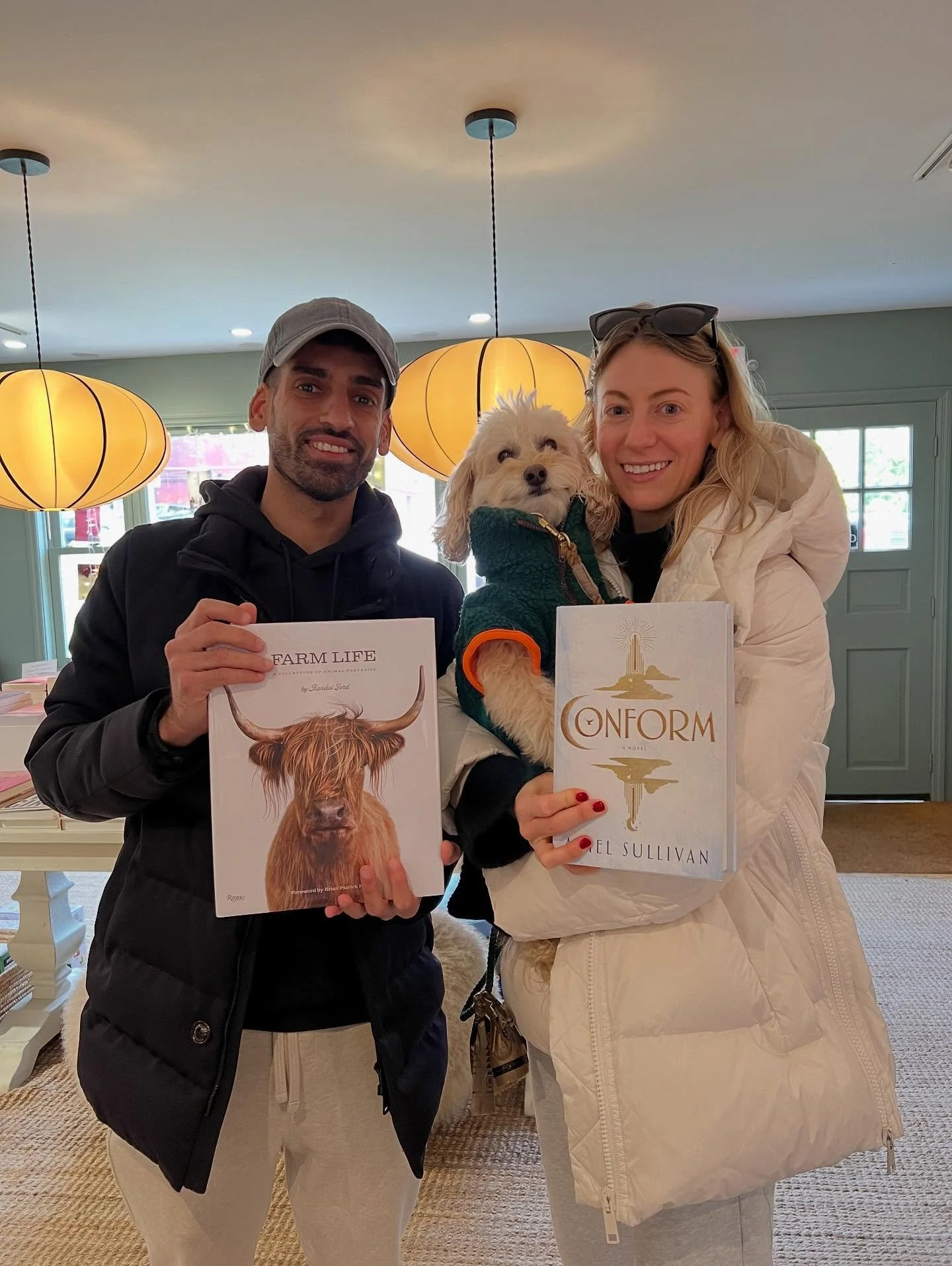 A couple came in today celebrating their one-year anniversary &mdash; the paper anniversary 💕 They decided to buy each other a book. Such a perfect idea&hellip; and they picked some good ones! 

Love these moments. Happy anniversary! 🥰

#BedfordBoo
