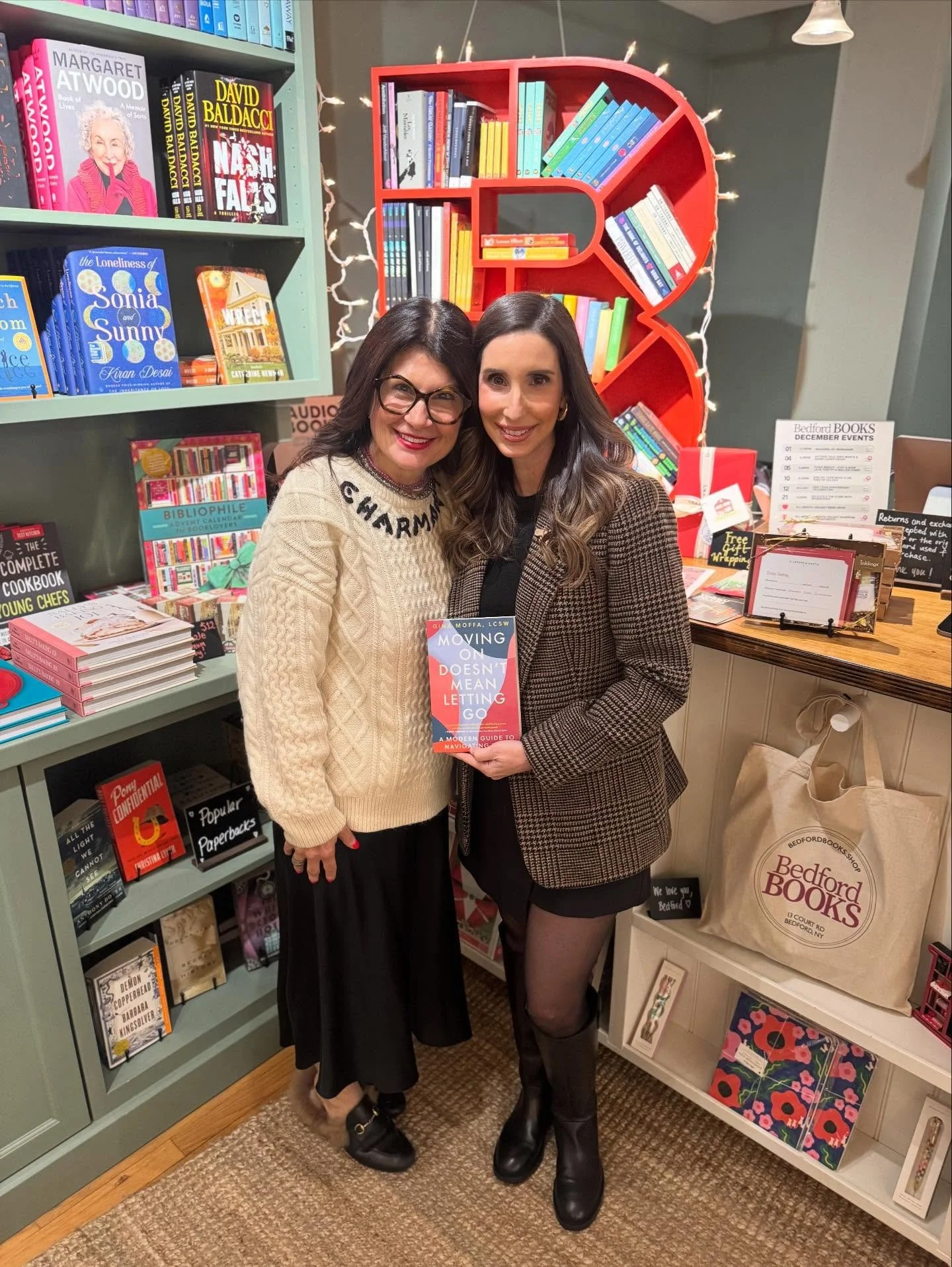 Last night was exactly what we needed. 💛

A tender, honest conversation about navigating grief through the holidays with @thememorycircle and @ginamoffalcsw. So grateful for this community.✨

#BedfordBooks #NavigatingGrief