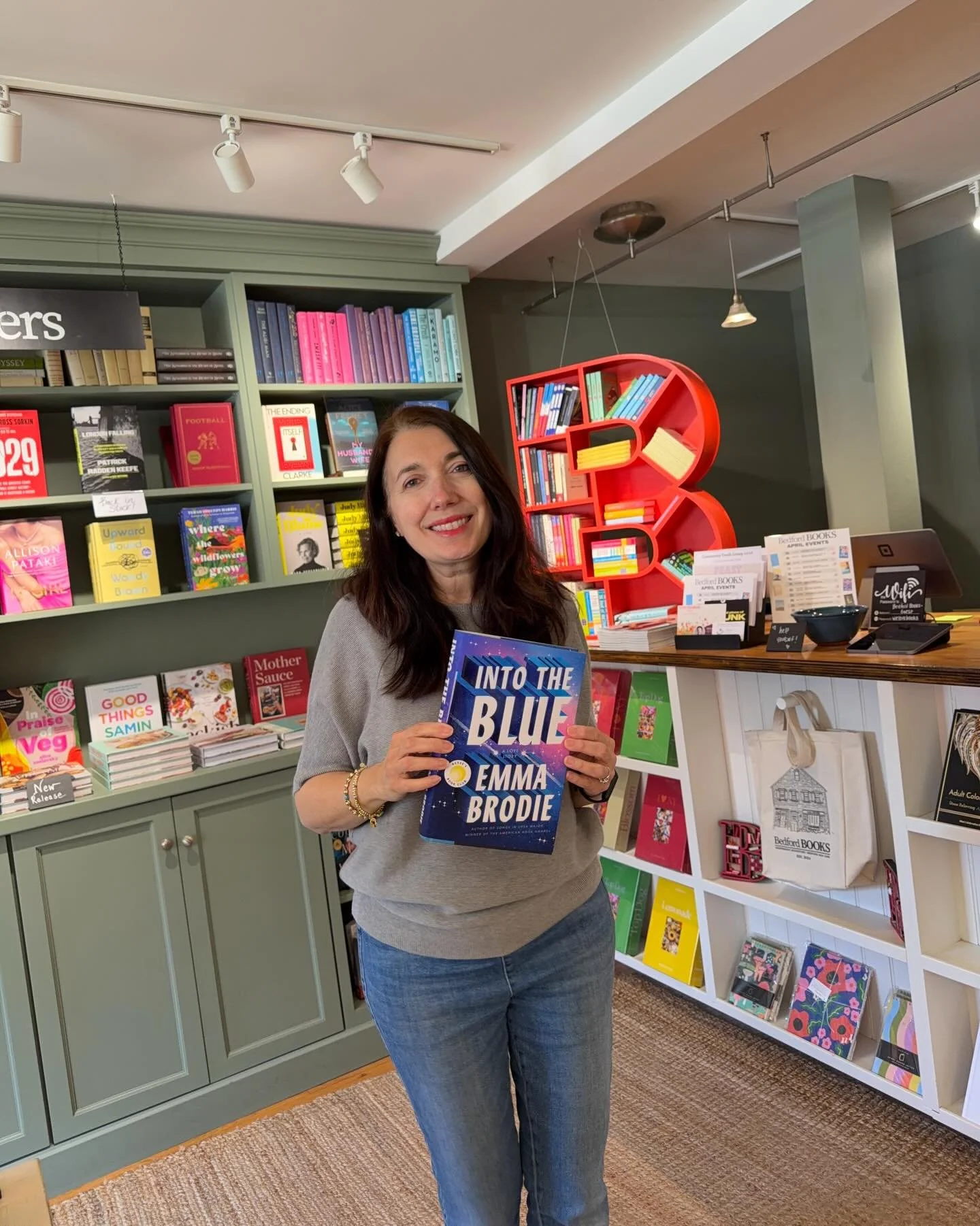 The chemistry in this book&hellip;🔥

𝘐𝘯𝘵𝘰 𝘵𝘩𝘦 𝘉𝘭𝘶𝘦 is an epic, decades-spanning love story set in the world of acting&mdash;and I could not put it down.

It gave me 𝘛𝘰𝘮𝘰𝘳𝘳𝘰𝘸, 𝘢𝘯𝘥 𝘛𝘰𝘮𝘰𝘳𝘳𝘰𝘸, 𝘢𝘯𝘥 𝘛𝘰𝘮𝘰𝘳𝘳𝘰𝘸 vibes&