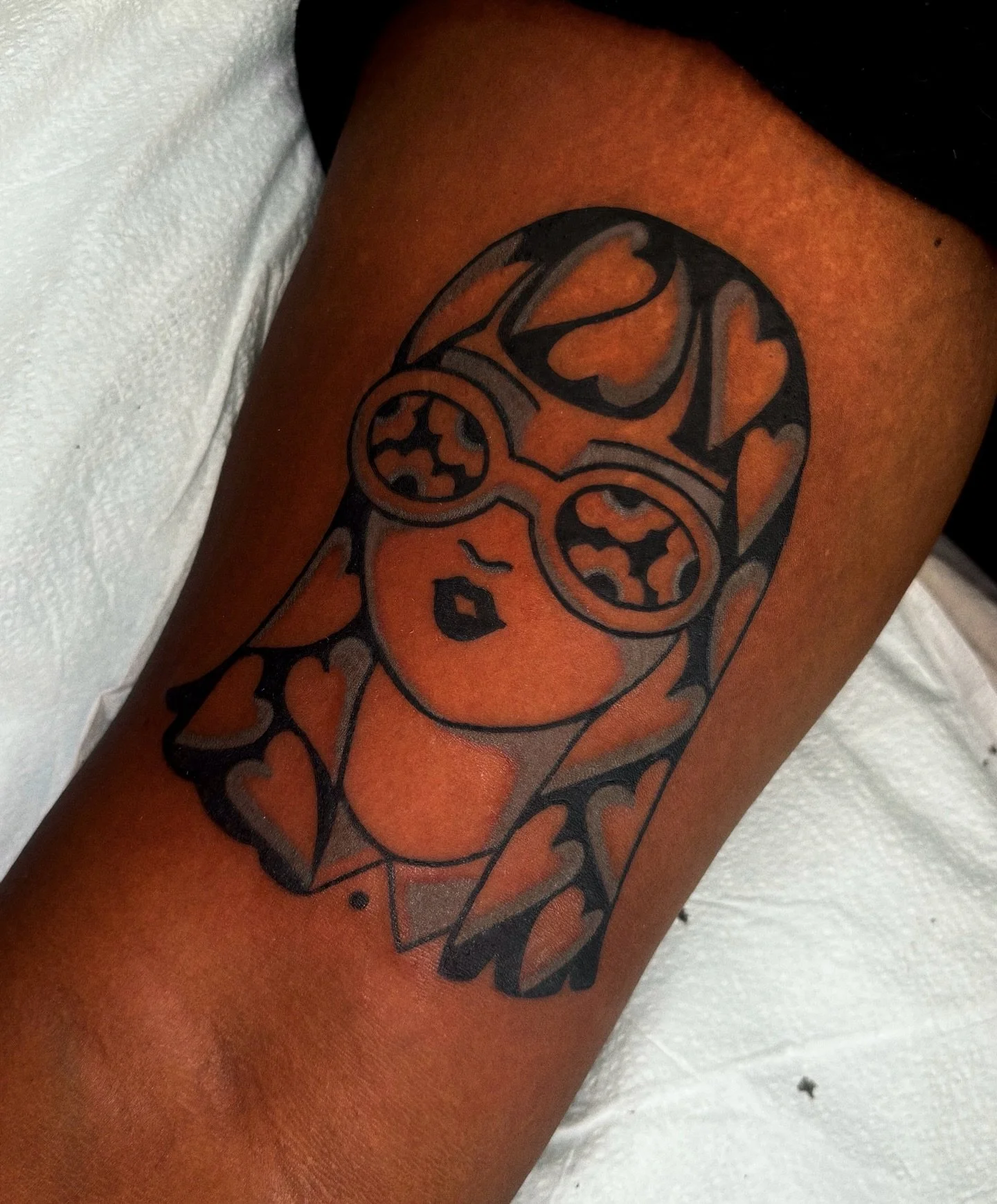 Thank you Iman! ⭐️🪩⭐️ 
Made with my huge muscles @lombardstreettattoo 💪🏽
.
.
.
.
#hayleywilliams #heartladytattoo #blackandgrey