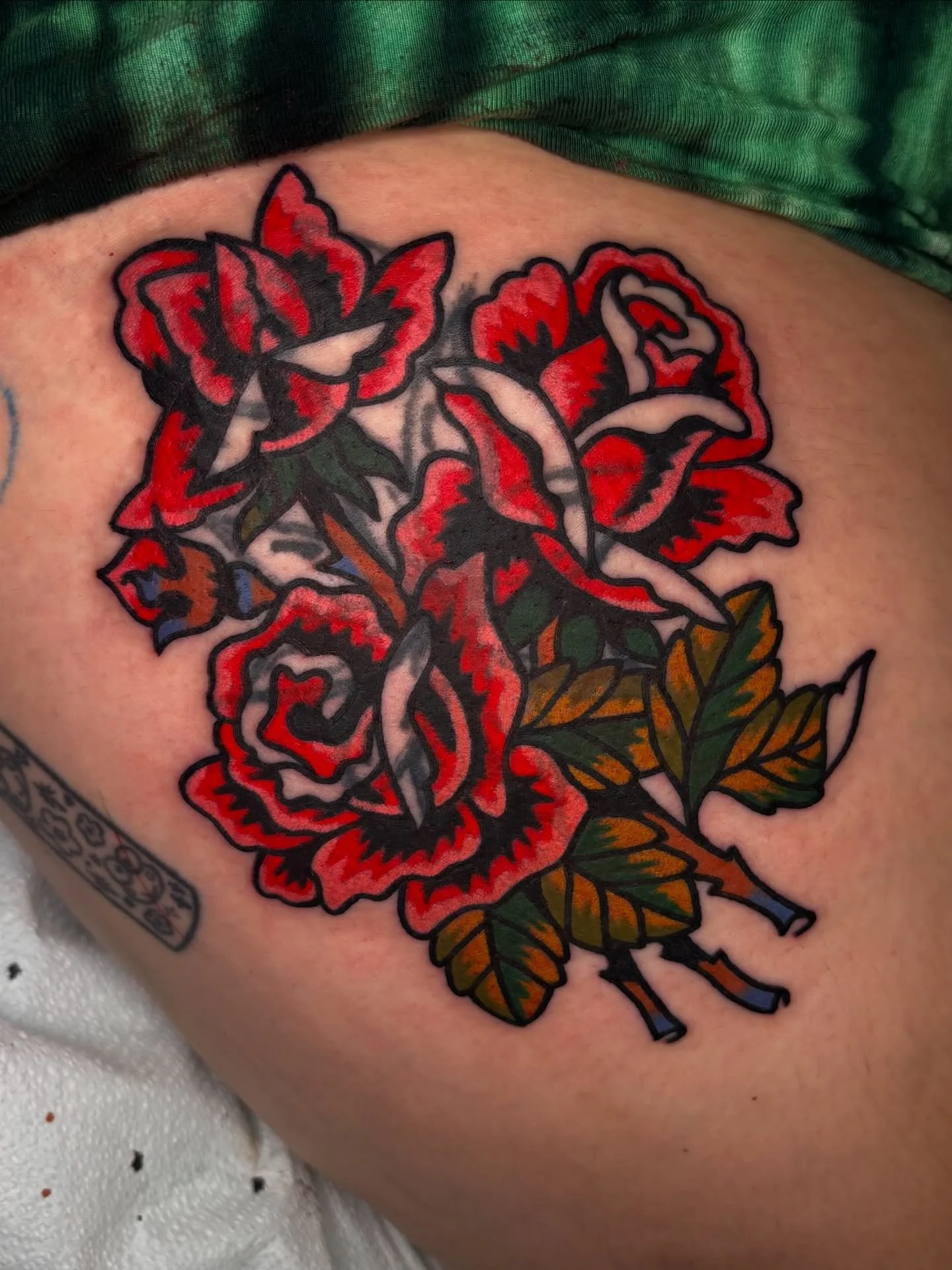 &hellip;. Have you considered blasting over it? 🫨
.
Blast overs are sew kew and very stylish especially if you like to be unique and creative🌀 hit me up if you want me to blast over an old tattoo &hearts;️