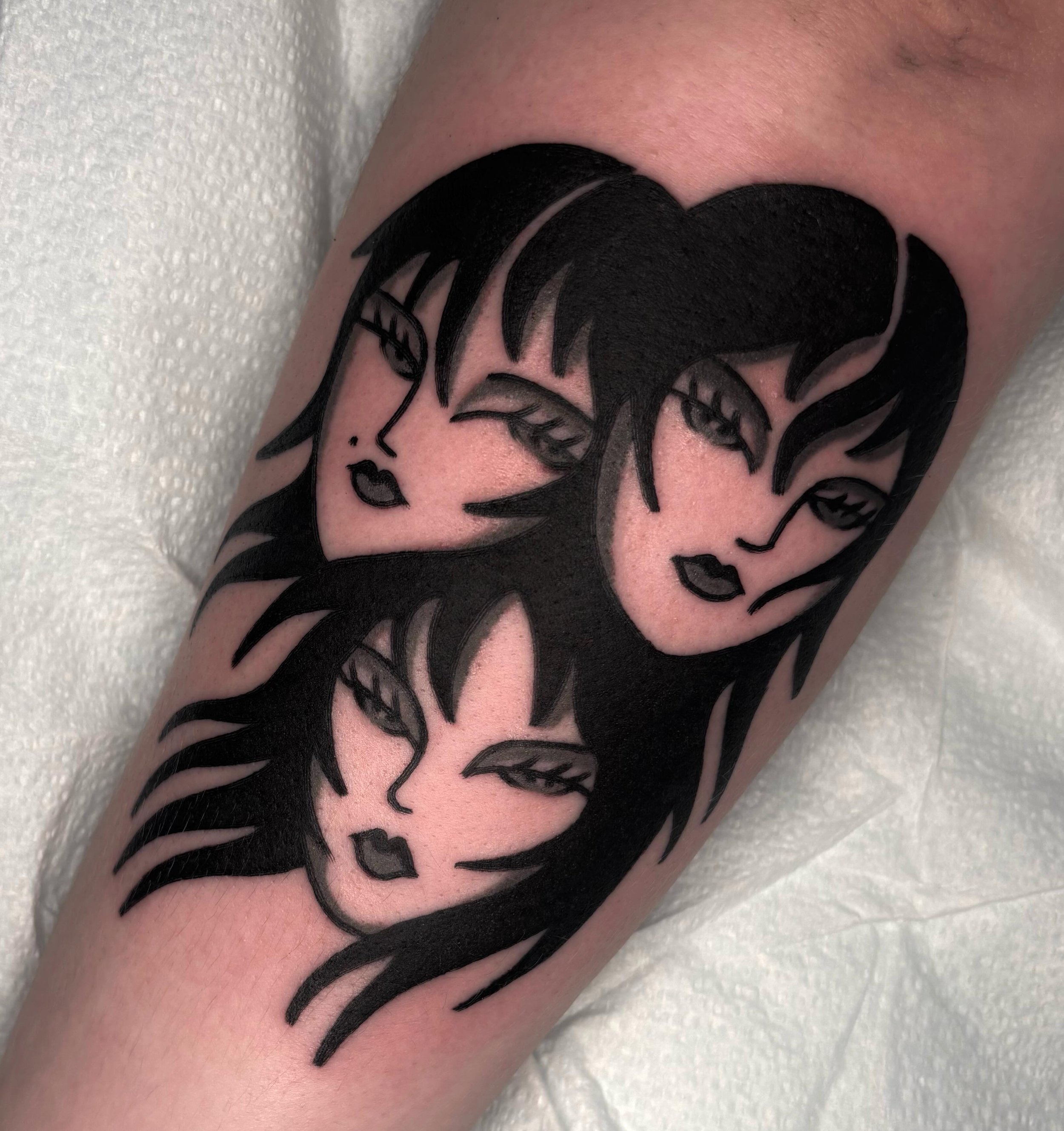 Fun one from my flash &hearts;️&hearts;️&hearts;️&hearts;️ thank you Alexis!
.
Come get flash it&rsquo;s fuuuuuunnnn!
.
.
.
#portlandtattoo #seattletattoo #girltattoos