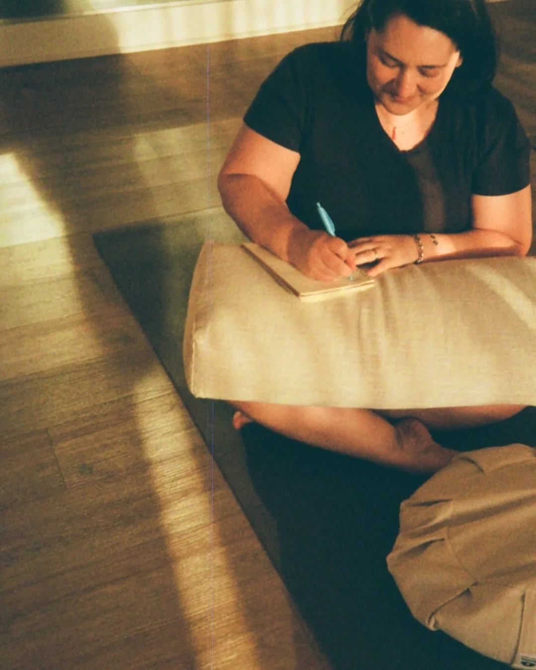 Tomorrow night! Holding gratitude along with the weight of the world and exploring how cultivating a gratitude mindset can be revolutionary for us. 💌 Hope to see you there @practiceopenform 💓💓